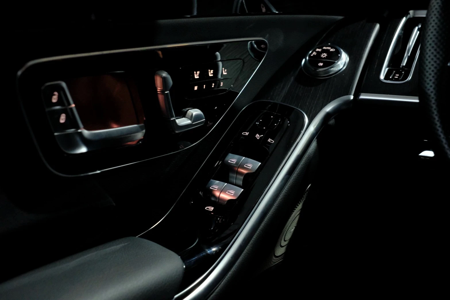 ⚪ 2023 M-Benz S-Class S350d 黑色