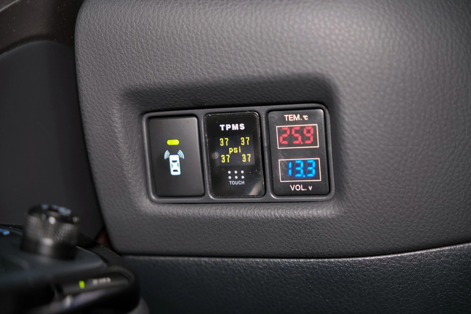 ⚪ 2018 Toyota C-HR 豪華 灰色