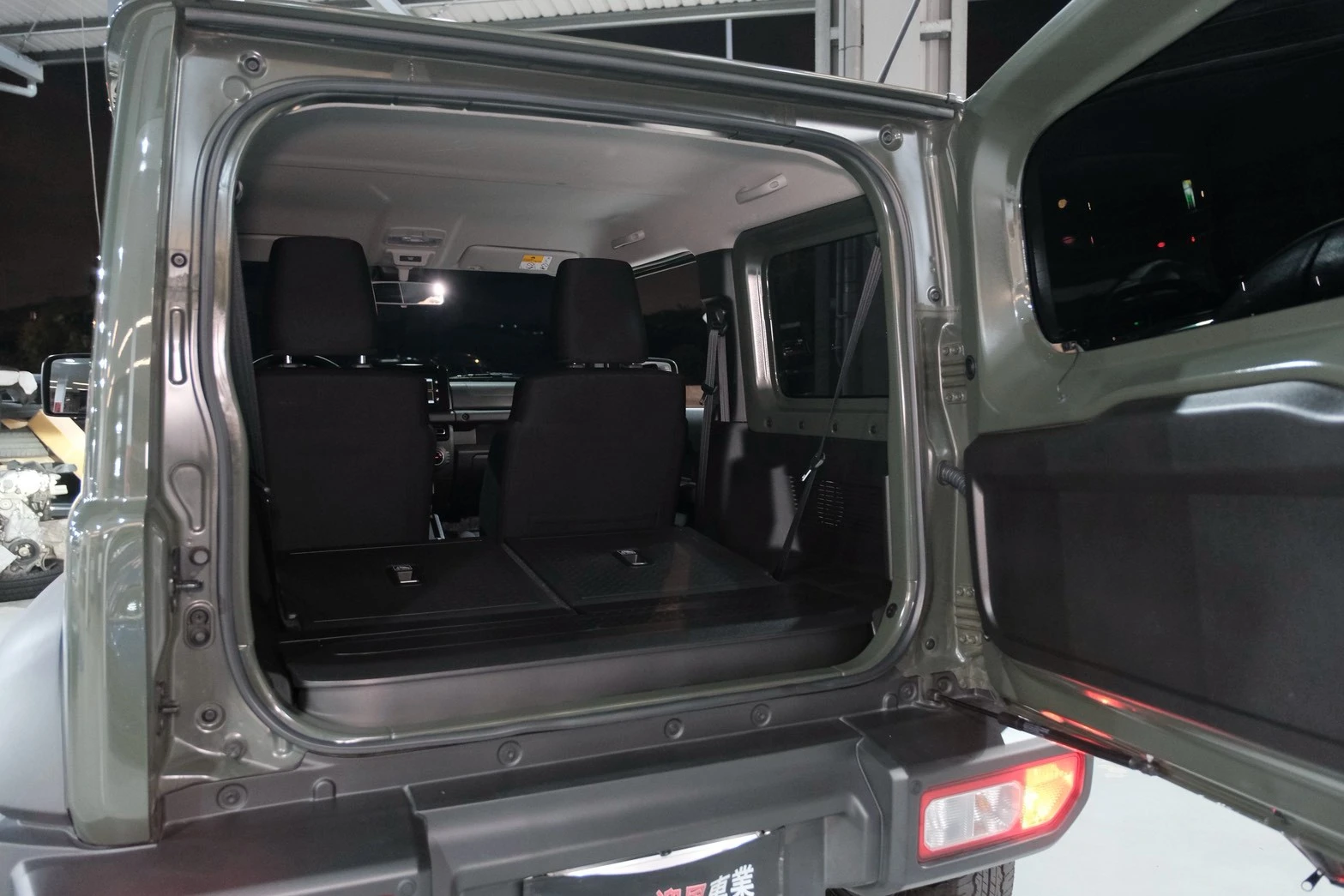 ⚪ 2025 Suzuki Jimny 1.5 GLX 軍綠色