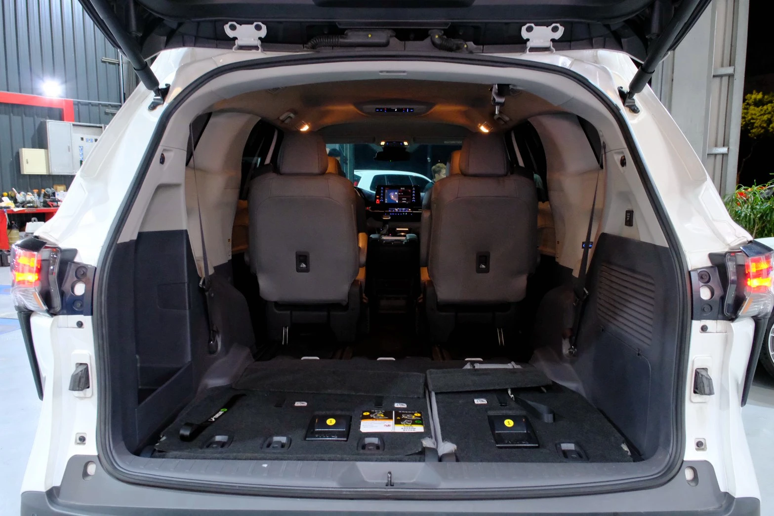 ⚪ 2022 Toyota Sienna 2.5 Hybrid 旗艦版 白色