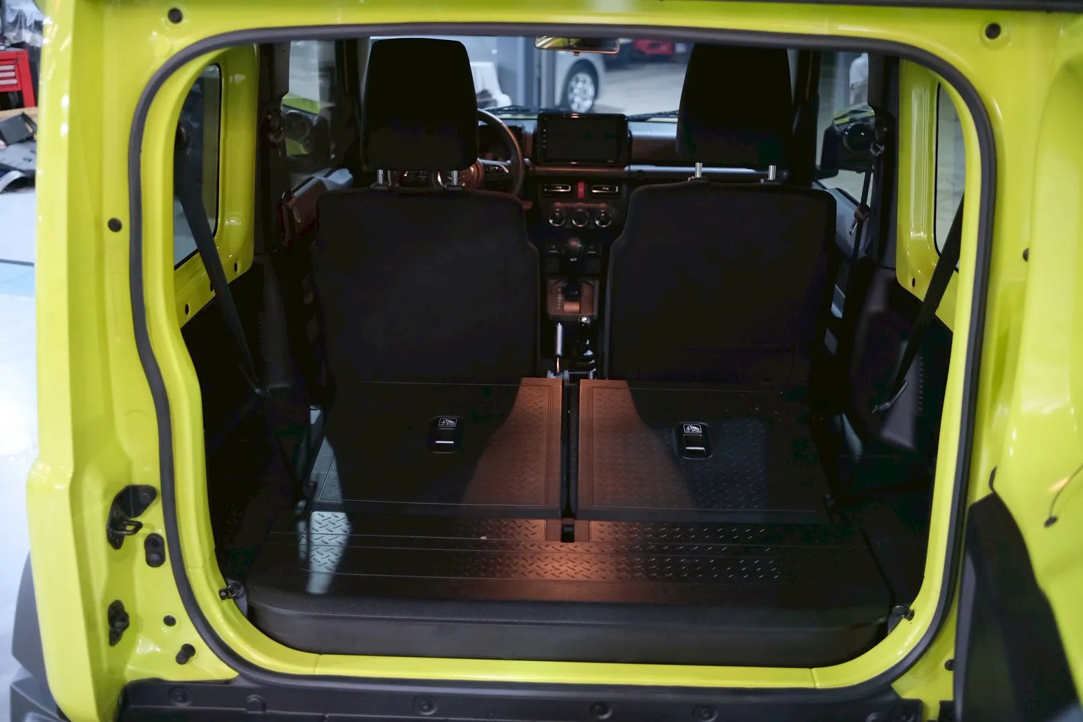 ⚪ 2023 Suzuki Jimny 1.5 GLX 綠色