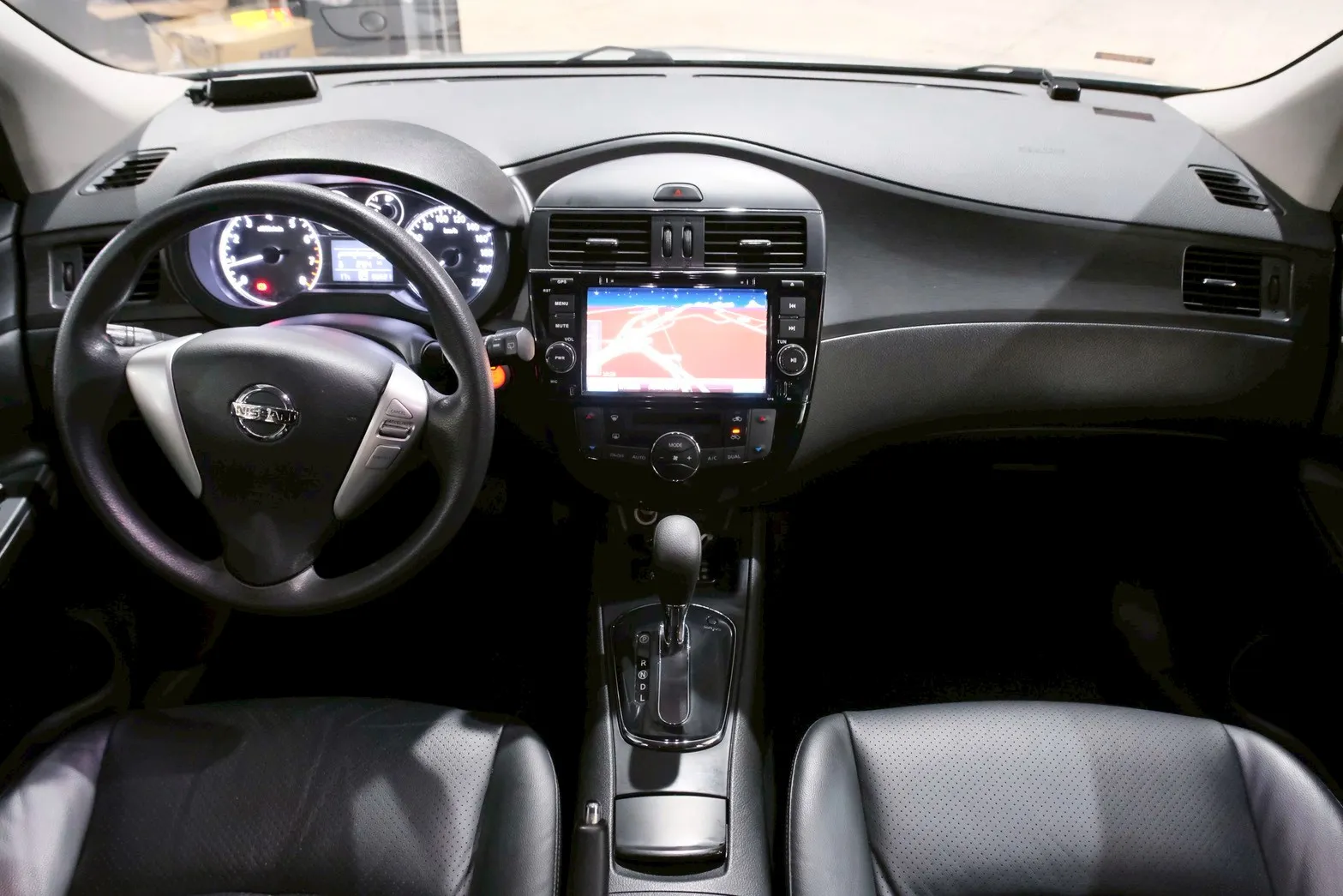 ⚪ 2016 Nissan Tiida 5D 豪華影音版 銀色