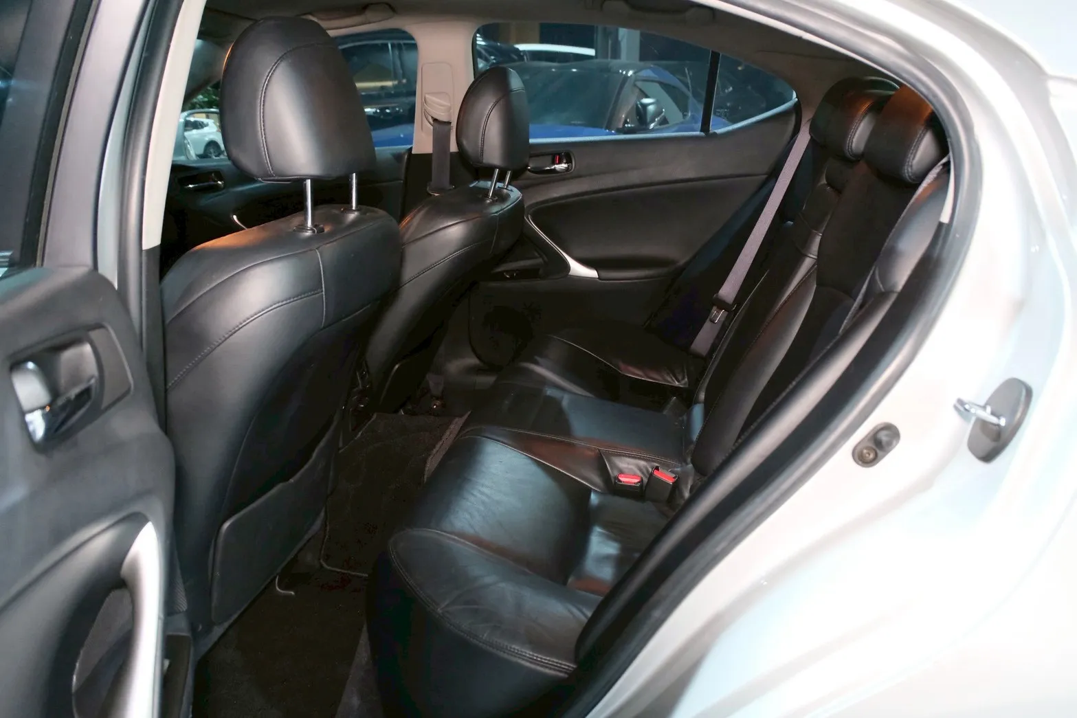 ⚪ 2005 LEXUS IS250 銀色