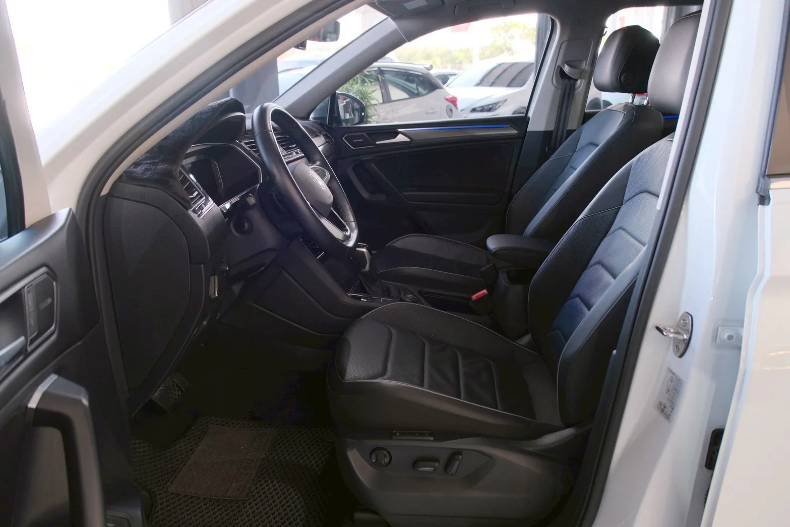 ⚪ 2024 Volkswagen Tiguan 330 TSI 白色