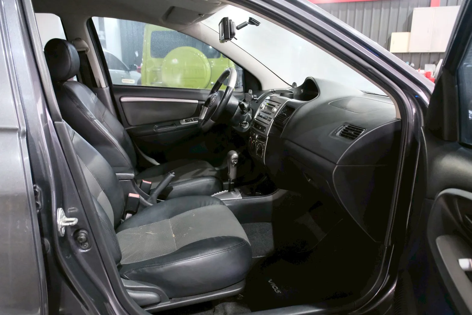 ⚪ 2010 Toyota Vios 1.5 E 灰色