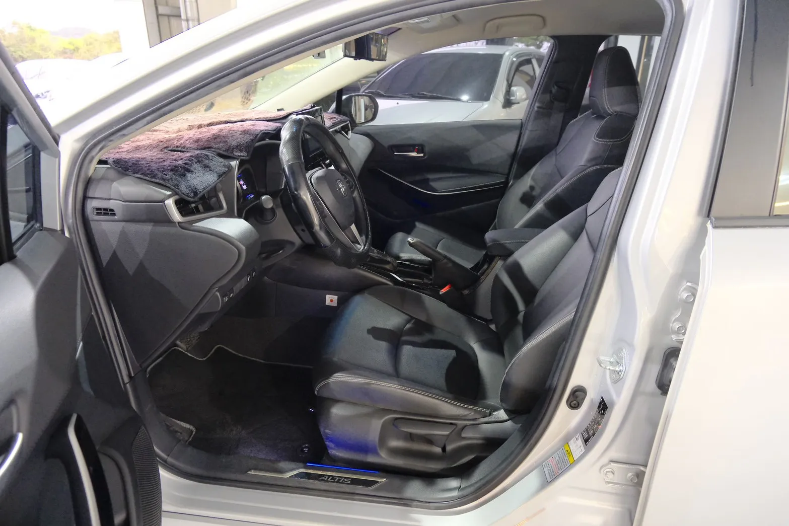 ⚪ 2019 Toyota Corolla Altis 1.8 豪華版 銀色