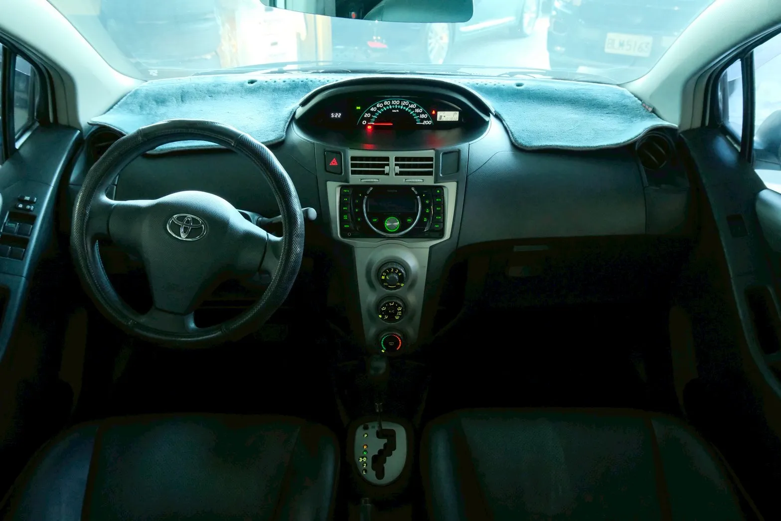 ⚪ 2012 Toyota Yaris 1.5 E 白色