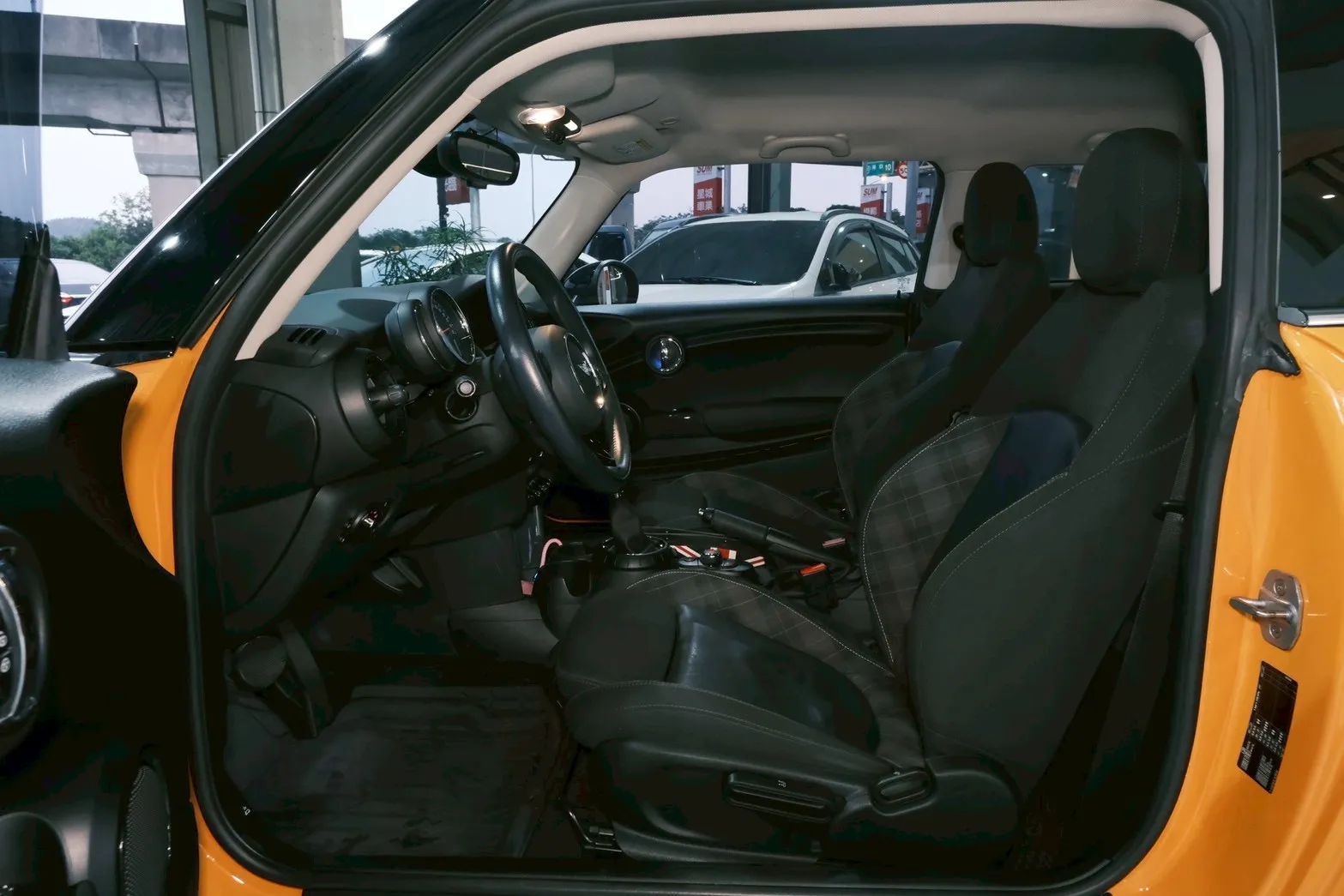 ⚪ 2017 Mini Hatch Cooper 1.5 黑頂橘