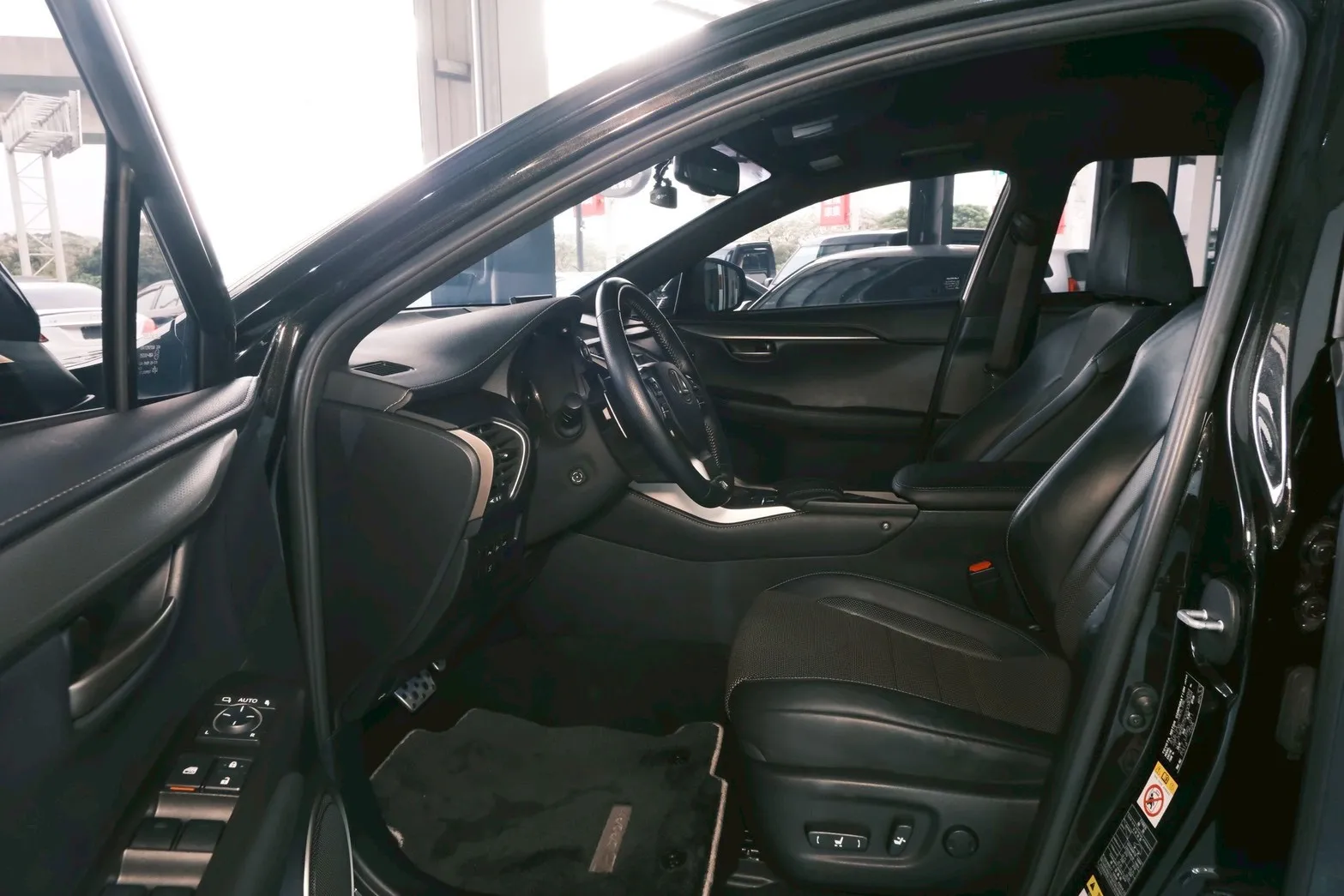 ⚪ 2015 Lexus NX300h F Sport版 黑色