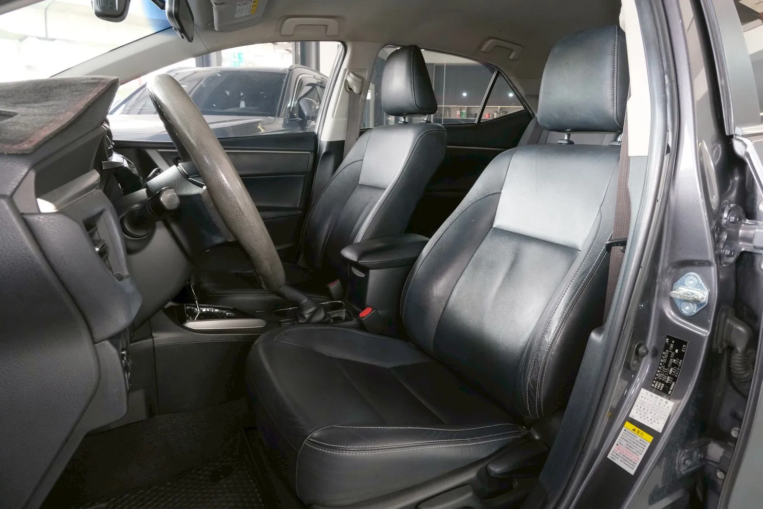 ⚪ 2015 Toyota Corolla Altis 1.8 經典版 灰色