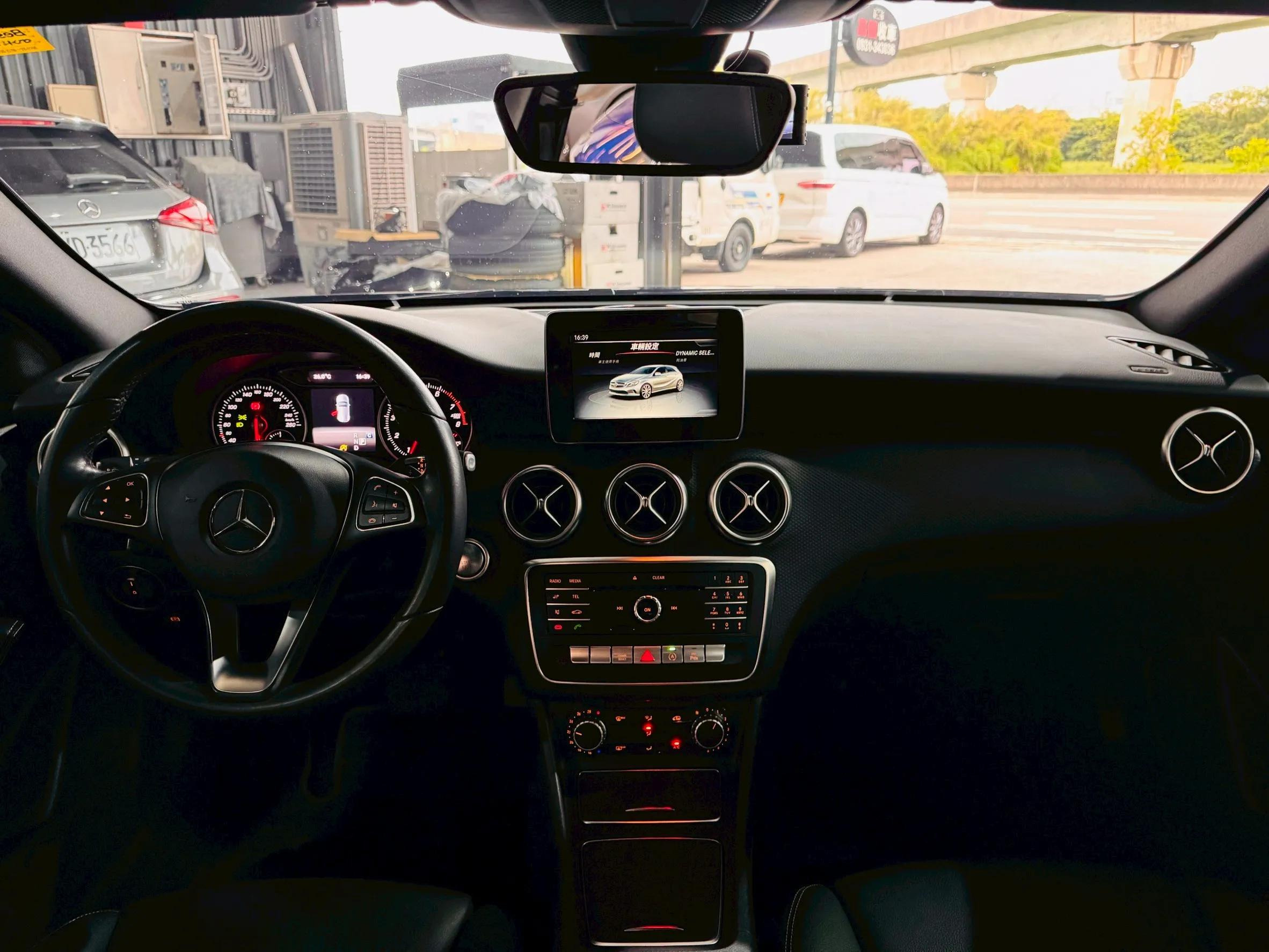 ⚪ 2017 Benz A180 1.6 渦輪 藍色