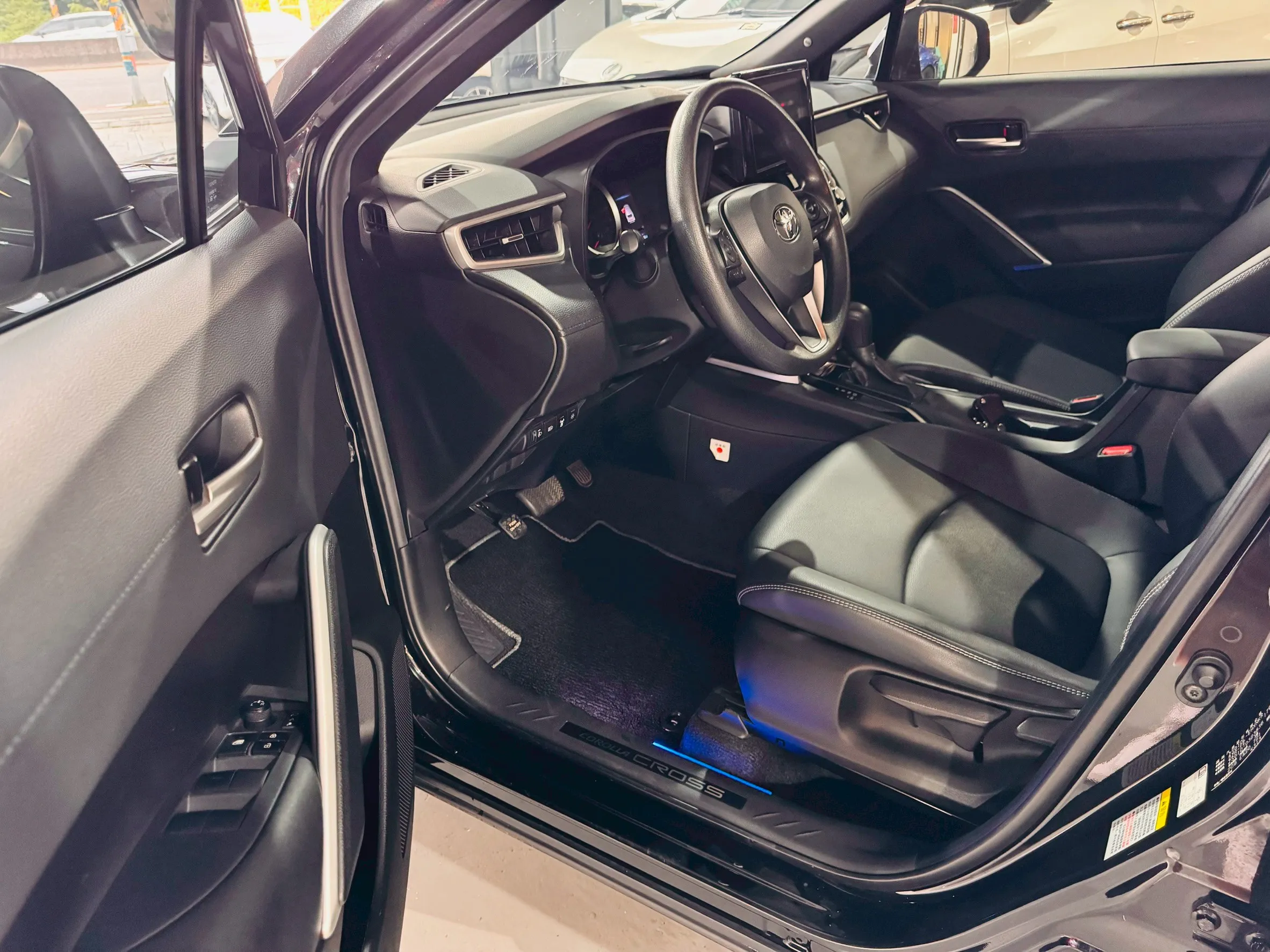 ⚪ 2021 Toyota Corolla Cross 豪華汽油版 黑色
