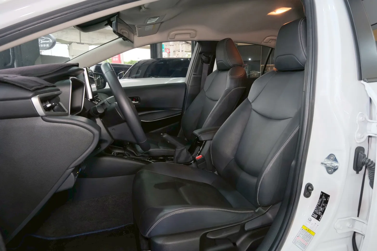 ⚪ 2023 Toyota Corolla Altis 1.8 HV尊爵 白色