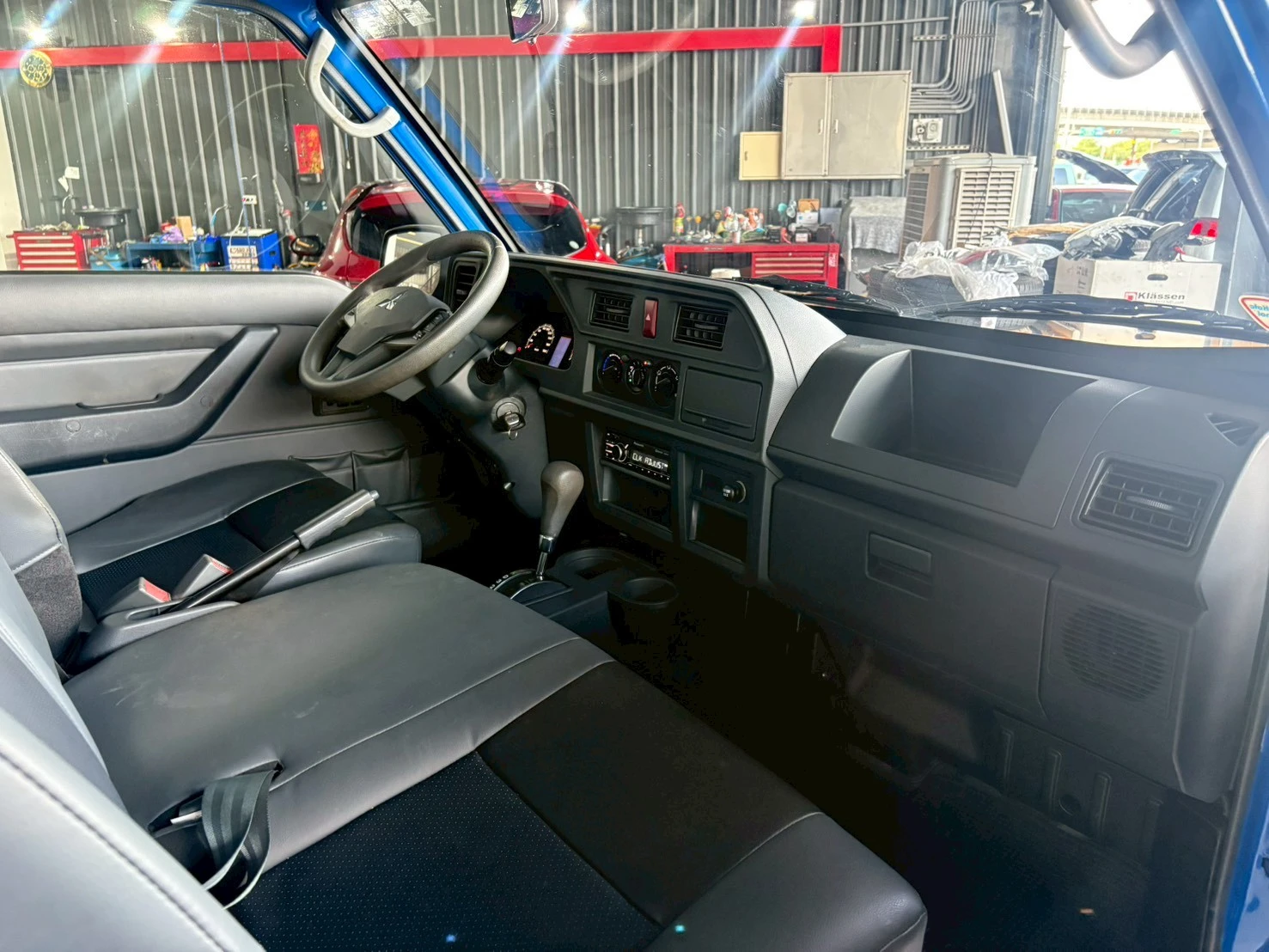 ⚪ 2020 Mitsubishi Delica 2.4 自排木床 藍色