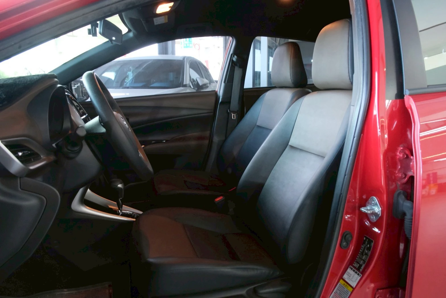 ⚪ 2019 Toyota Yaris Crossover 1.5 經典版 紅色
