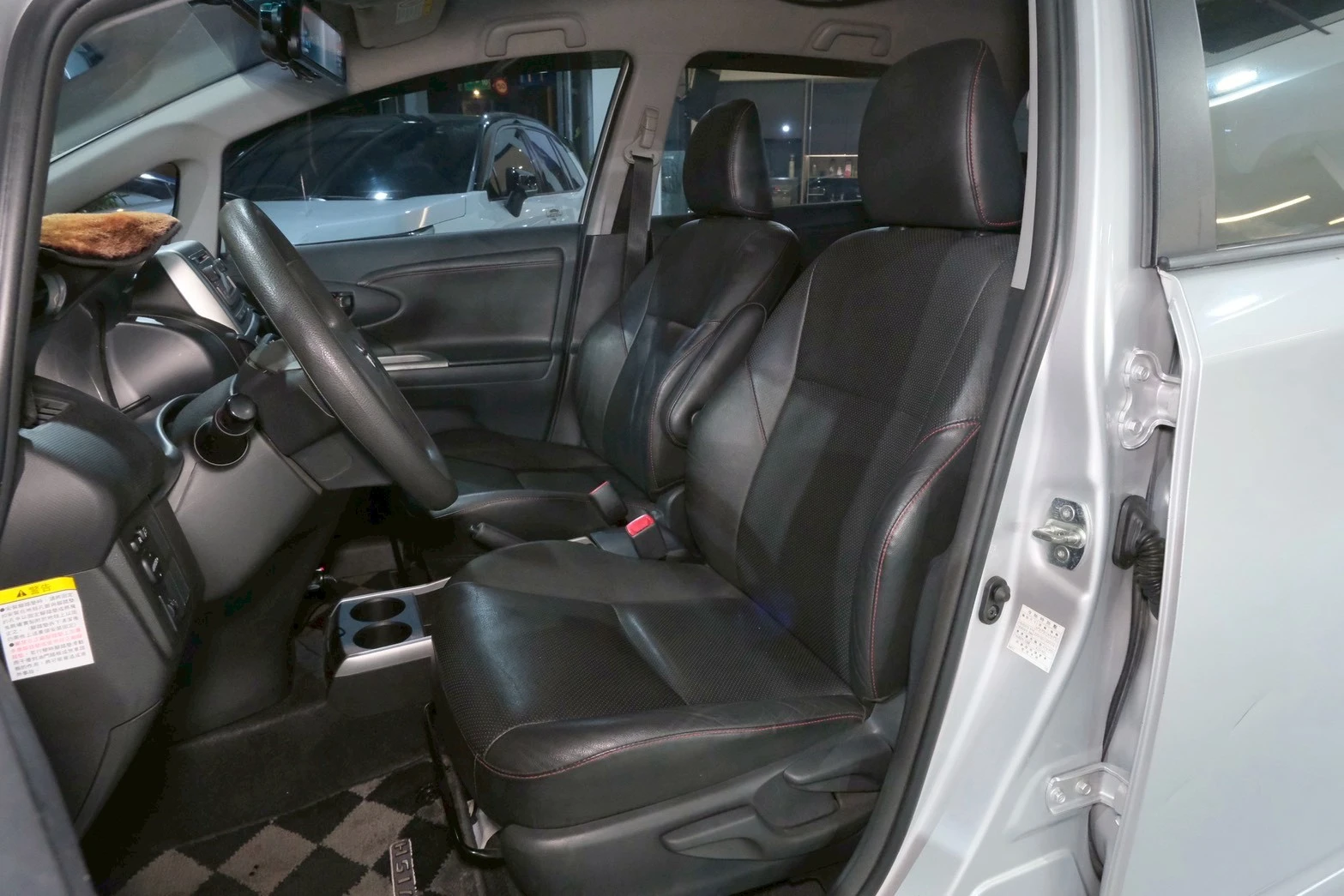 ⚪ 2013 Toyota Wish 2.0 經典版 銀色