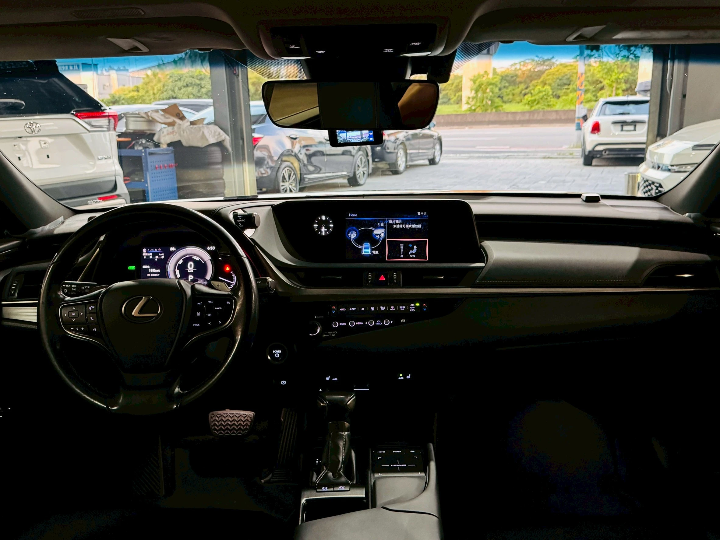 ⚪ 2019 Lexus ES300h 豪華版 黑色