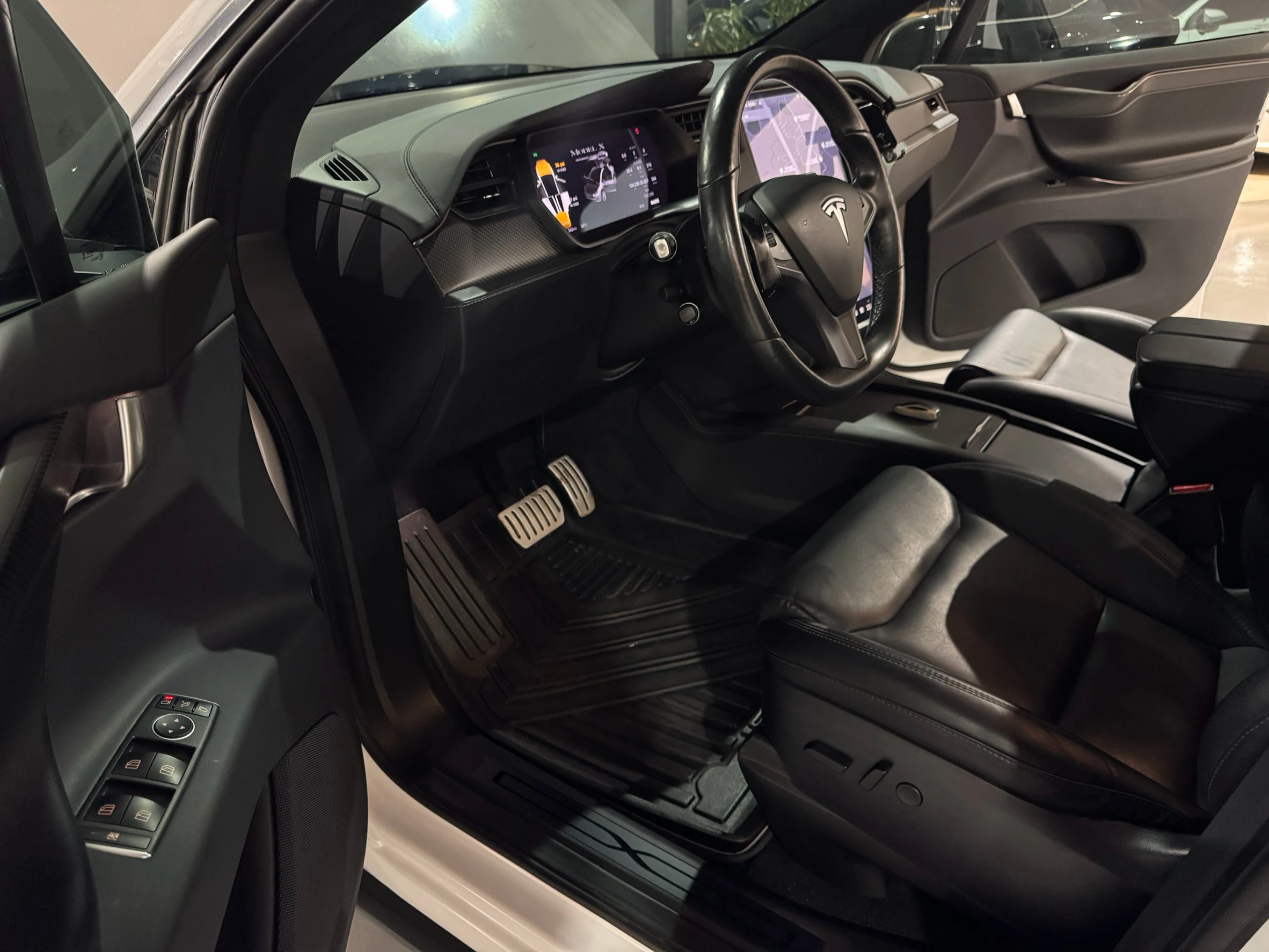 ⚪ 2020 Tesla Model X Performance 白色（水泥灰車衣）