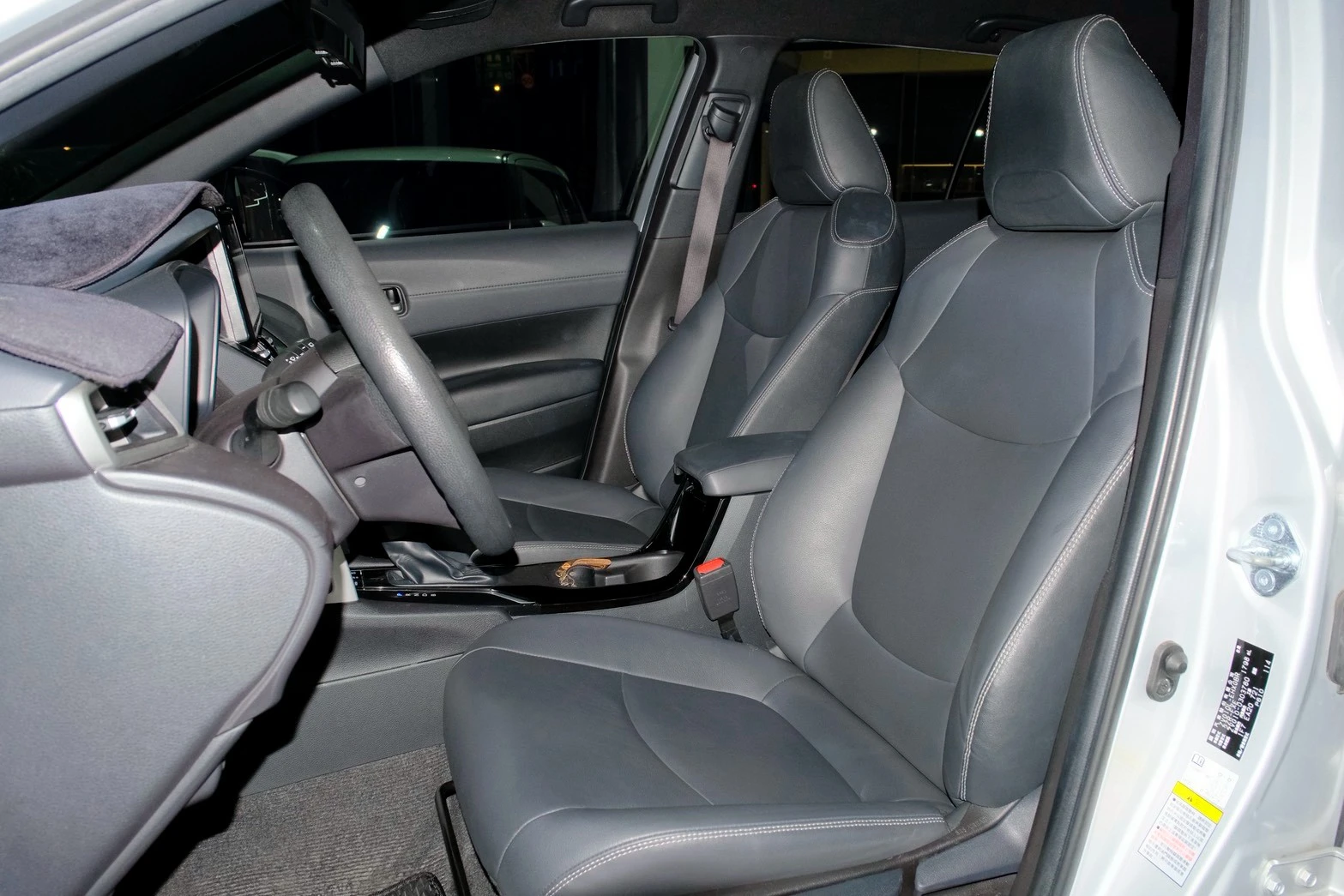⚪ 2020 Toyota Corolla Cross 1.8 Hybrid 尊爵 銀色
