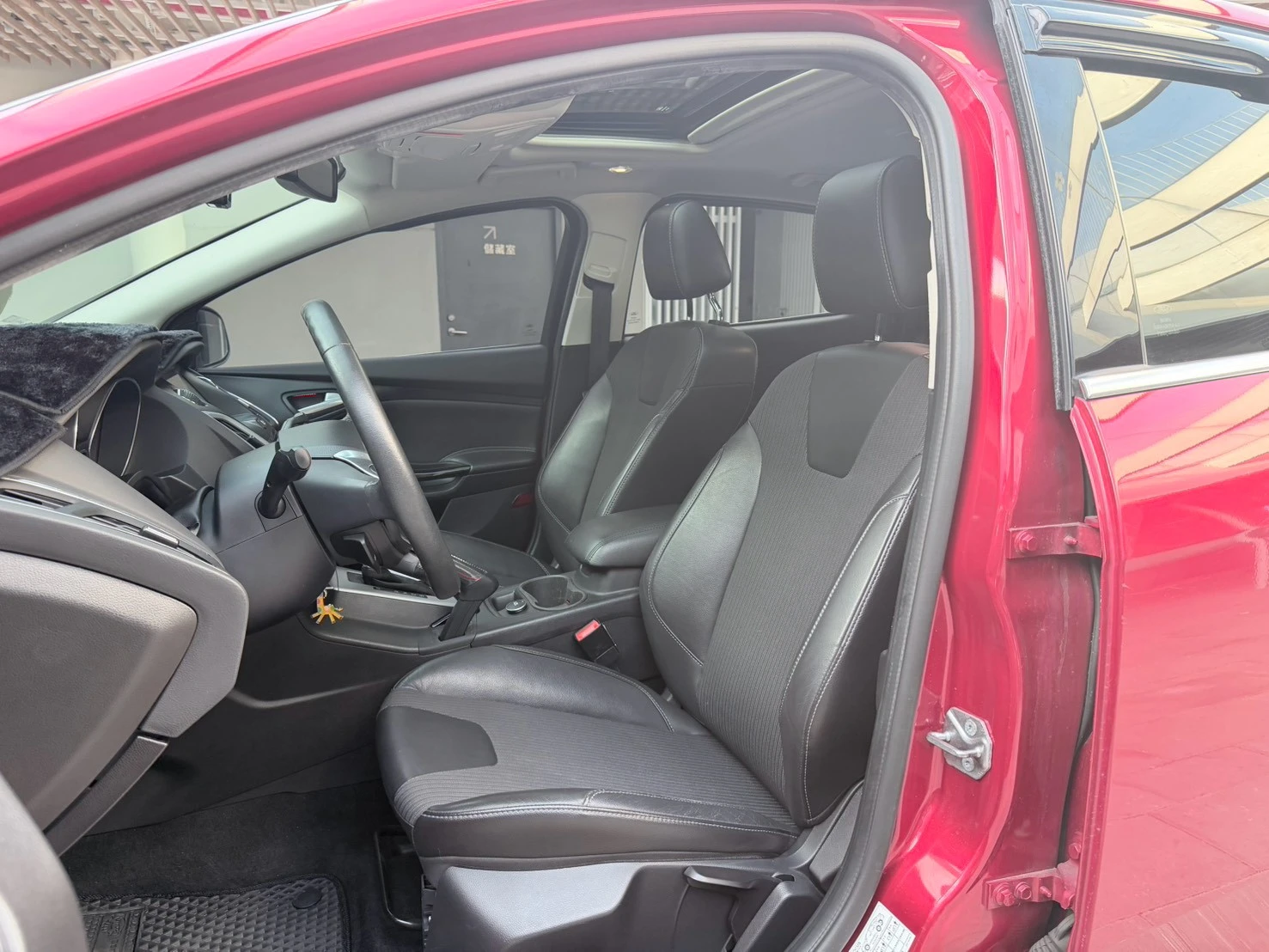 ⚪ 2014 Ford Focus 5D 2.0 汽油運動型 紅色