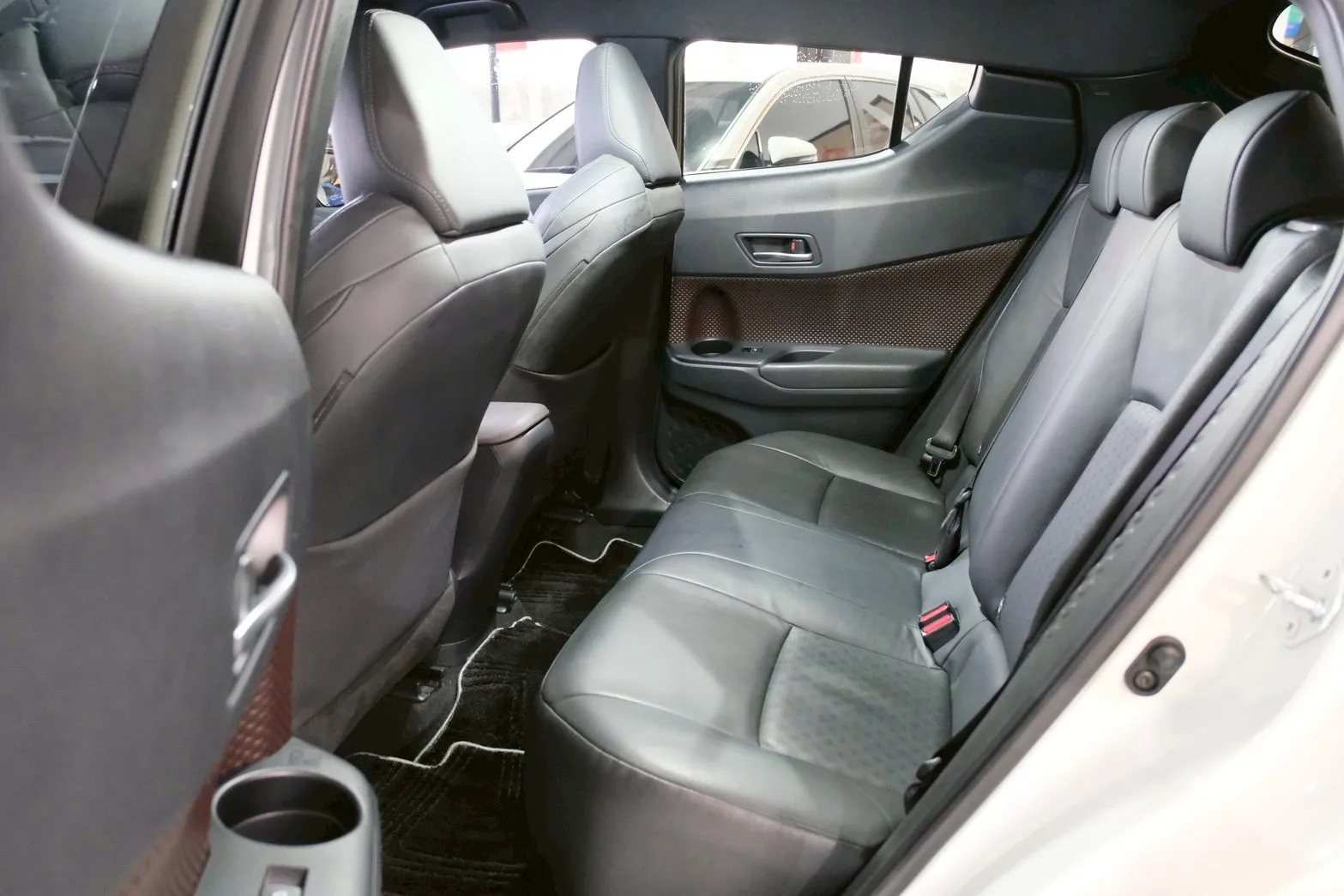 ⚪ 2017 Toyota C-HR 1.2 經典版 黑頂白