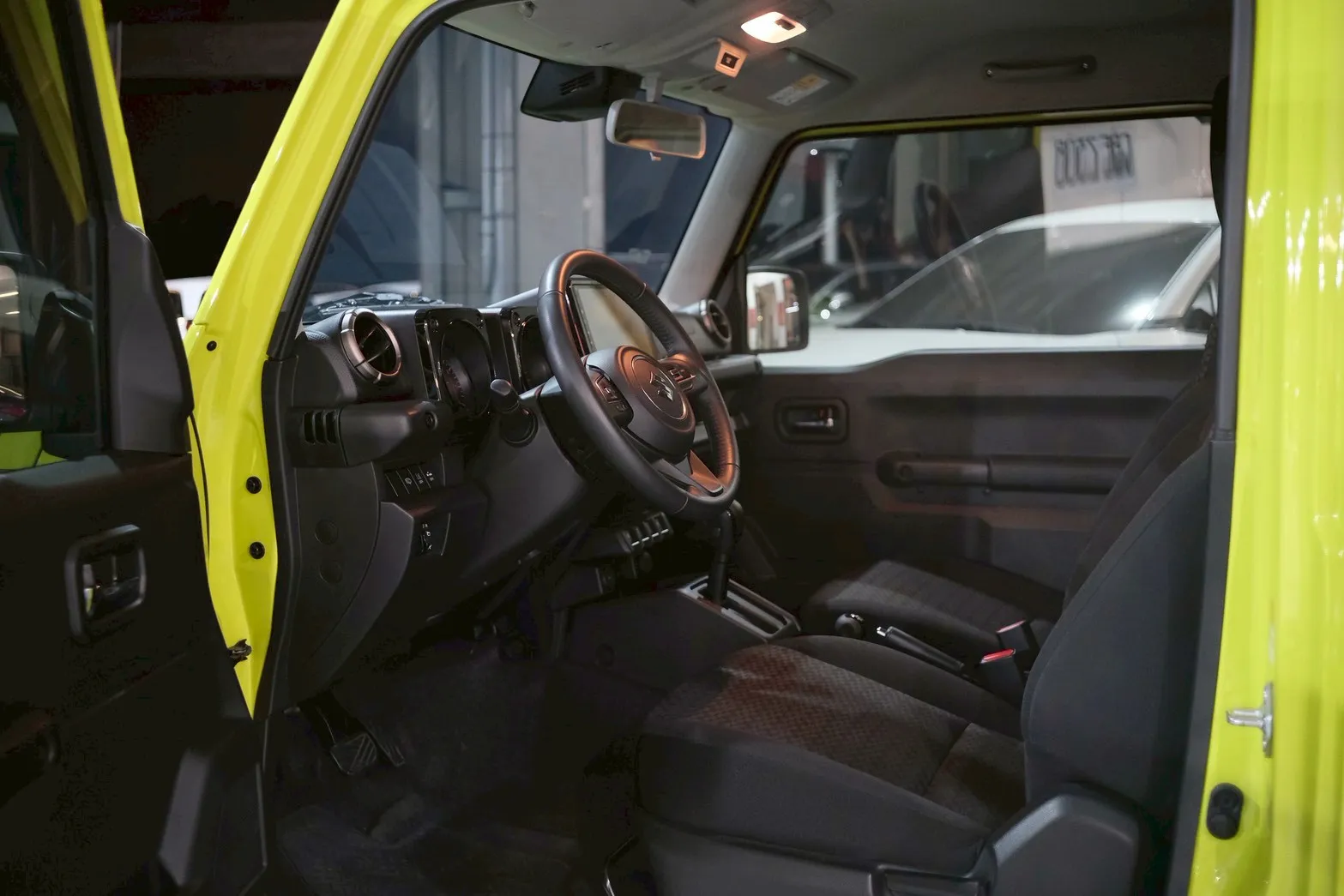 ⚪ 2023 Suzuki Jimny 1.5 GLX 綠色