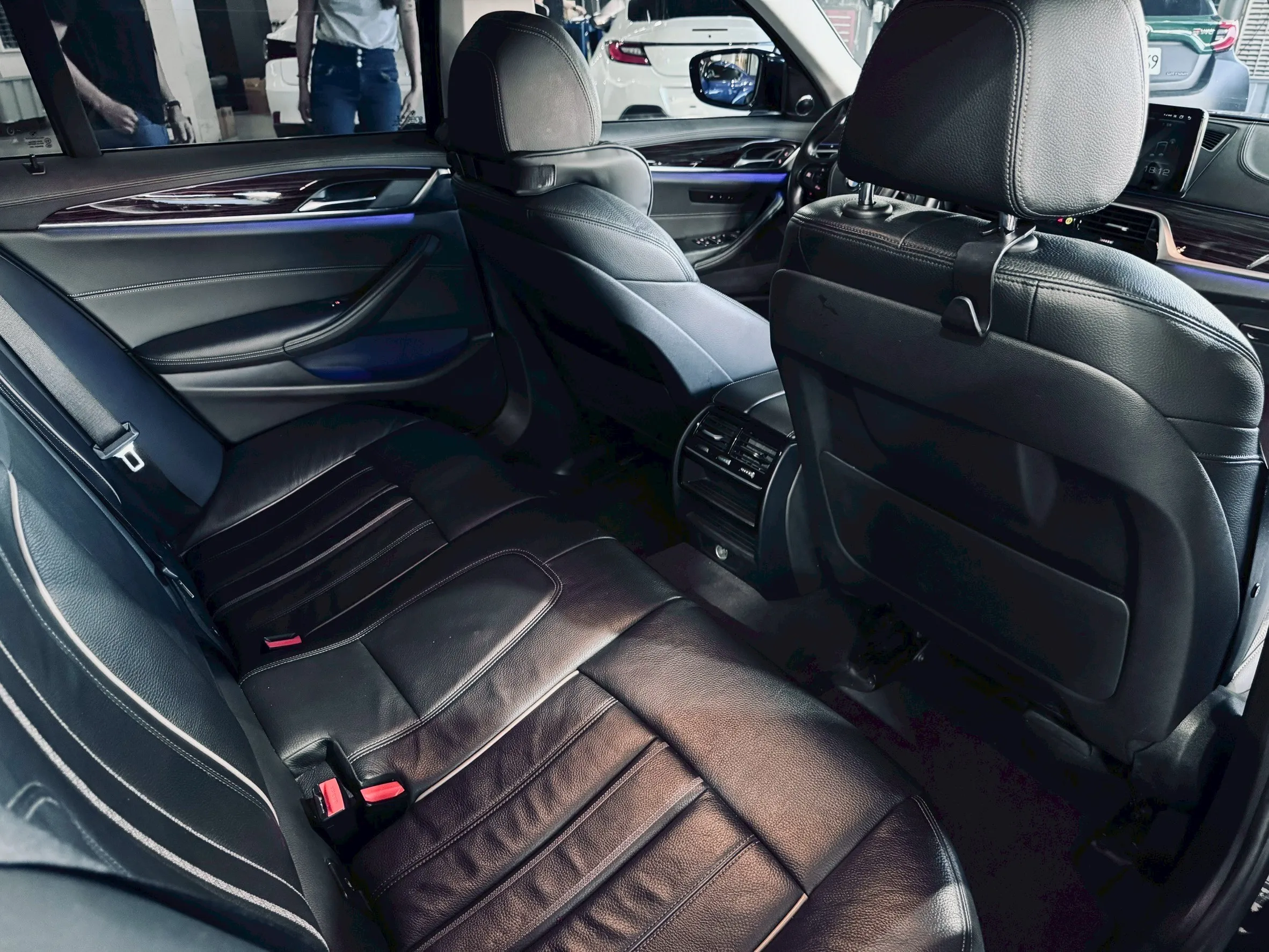 ⚪ 2018 BMW 520i Touring Luxury 黑色