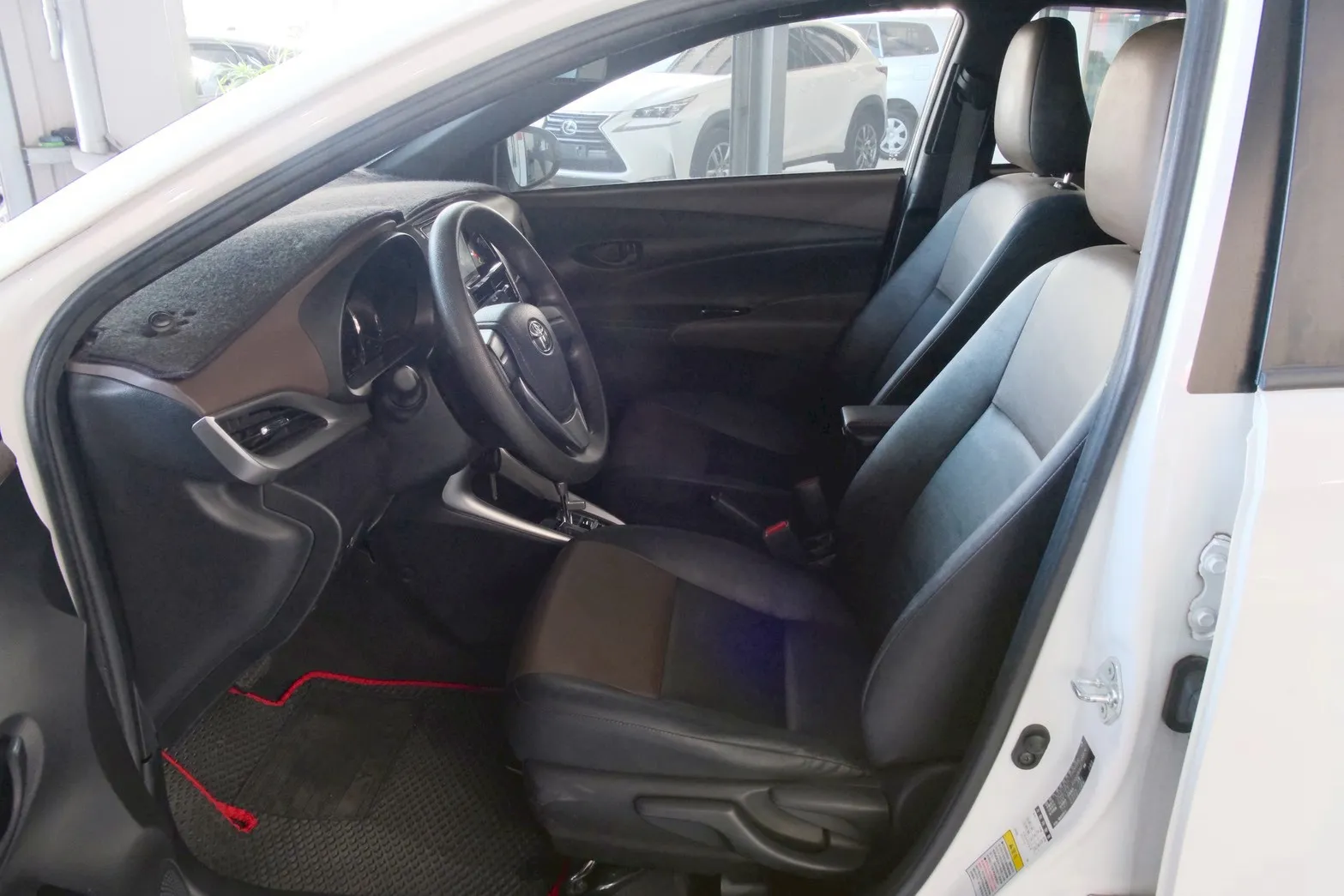 ⚪ 2020 Toyota Yaris Crossover 1.5 經典 白色