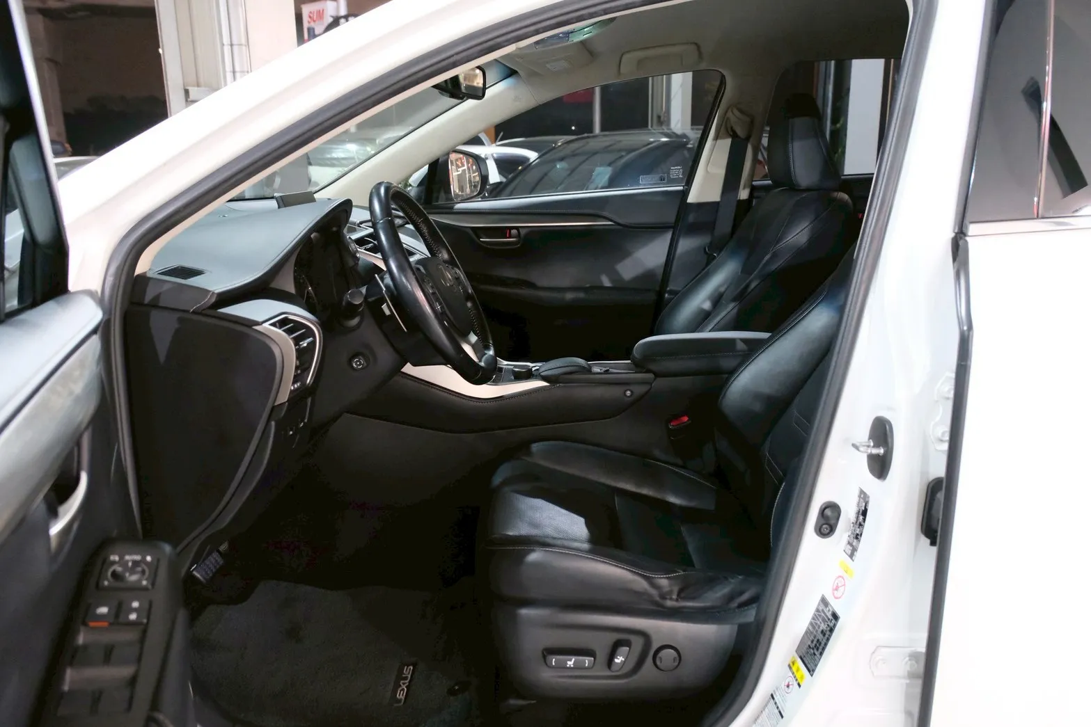 ⚪ 2016 Lexus NX 200t 豪華版 白色