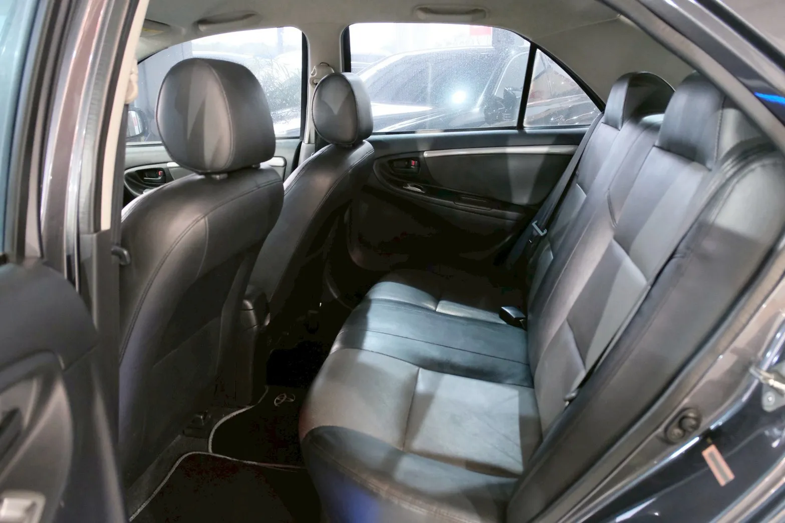 ⚪ 2010 Toyota Vios 1.5 E 灰色