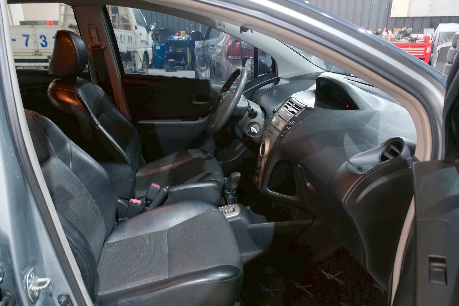 ⚪ 2011 Toyota Yaris 1.5 G 藍灰色