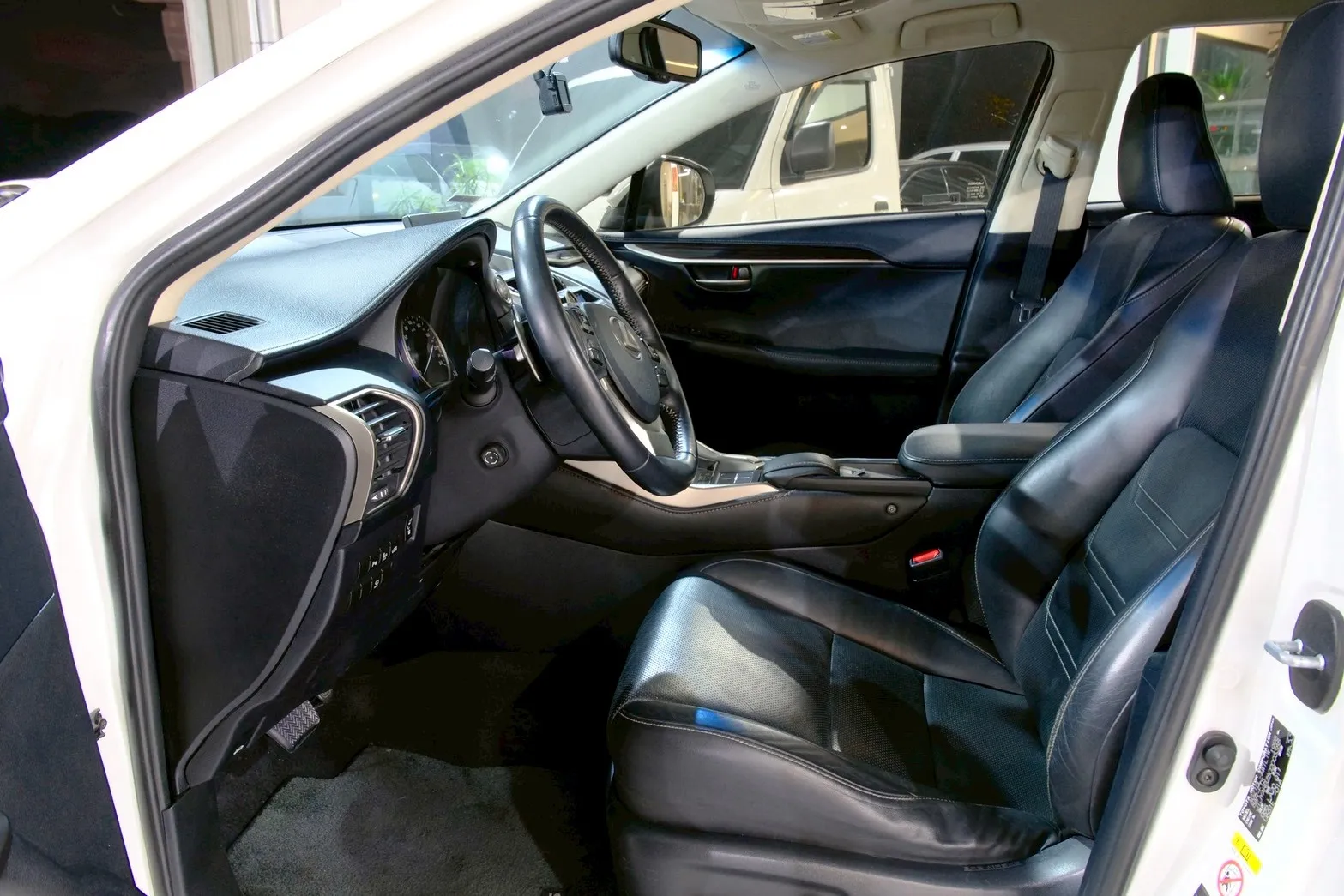 ⚪ 2015 Lexus NX200t 旗艦版 白色