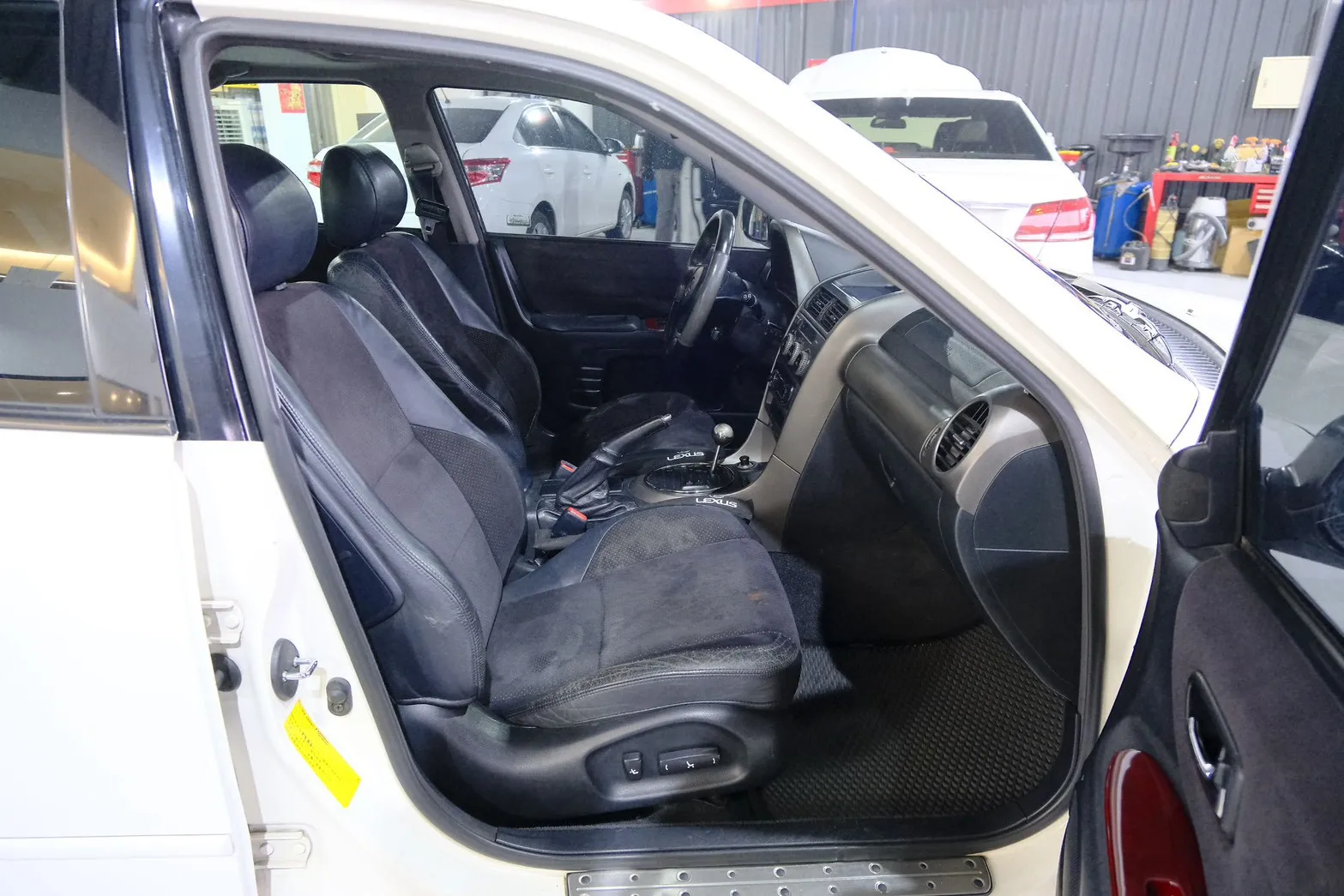 ⚪ 2000 Lexus IS200 白色