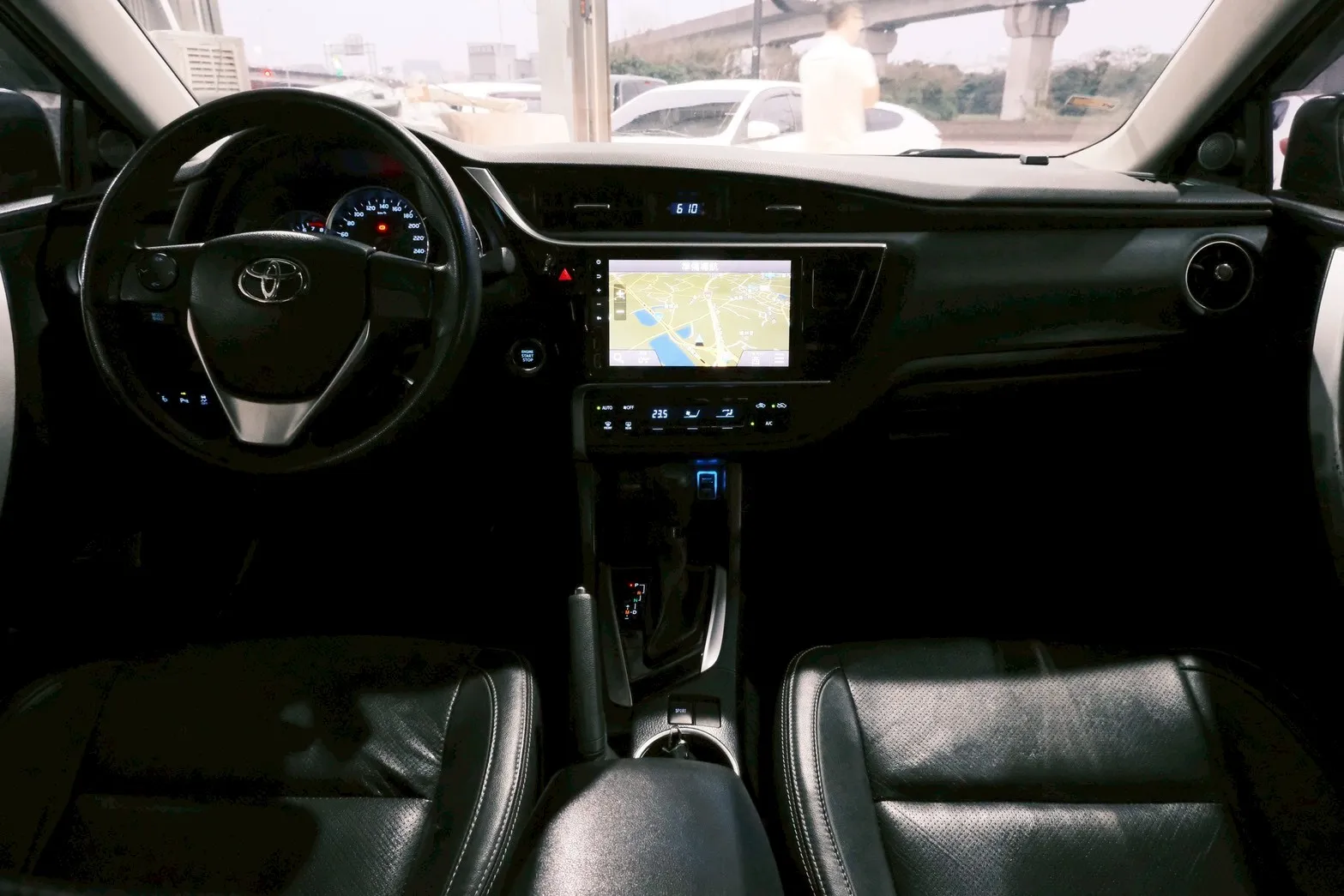 ⚪ 2017 Toyota Corolla Altis 1.8 豪華版 黑色