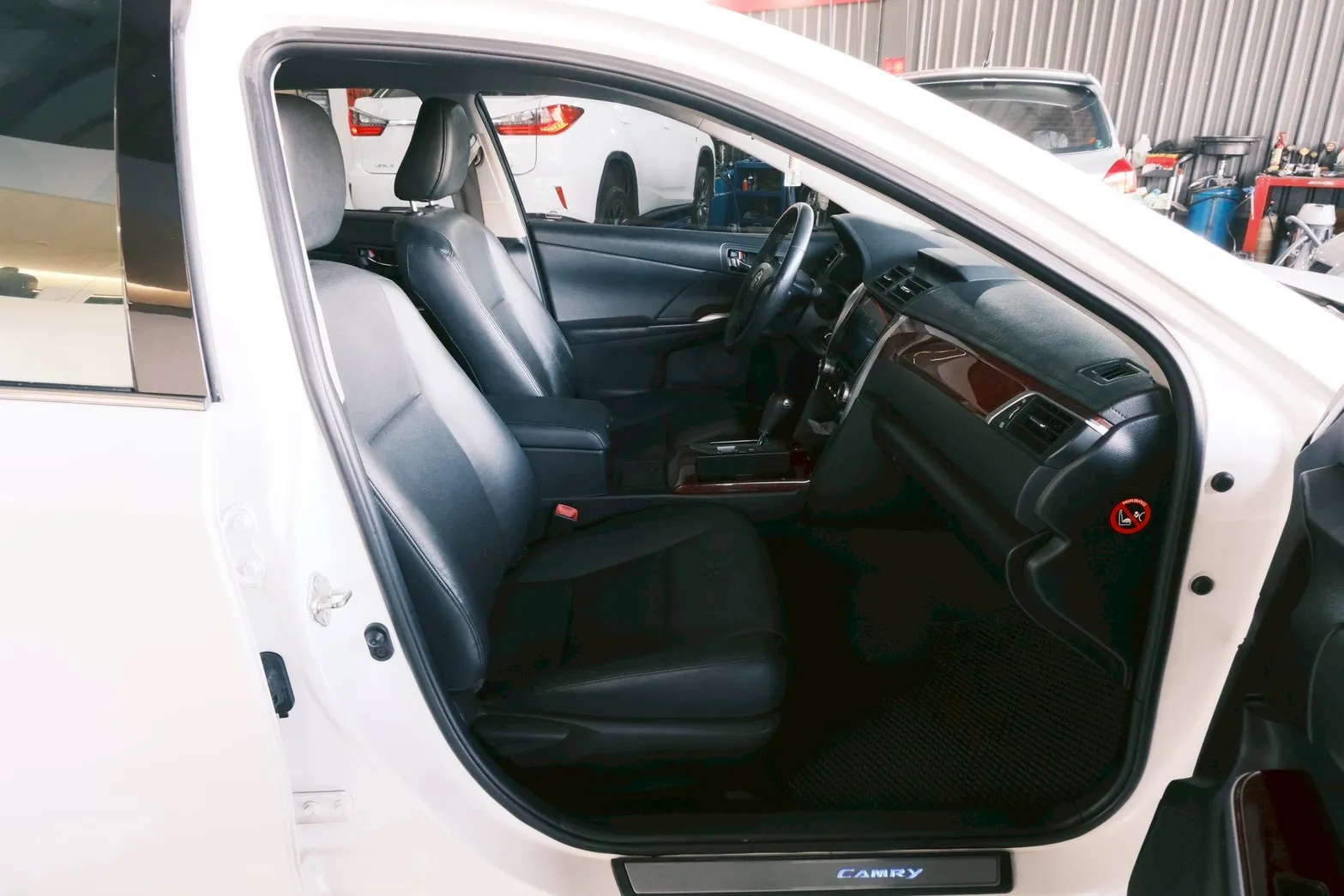 ⚪ 2013 Toyota Camry 2.0 E 白色