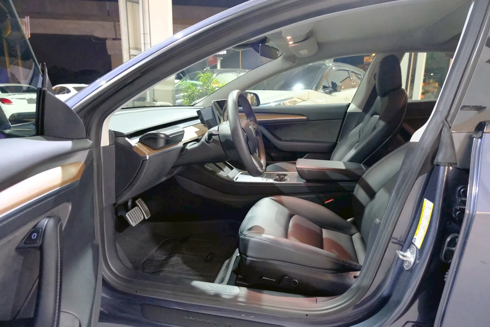 ⚪ 2022 Tesla Model 3 標準版 灰色