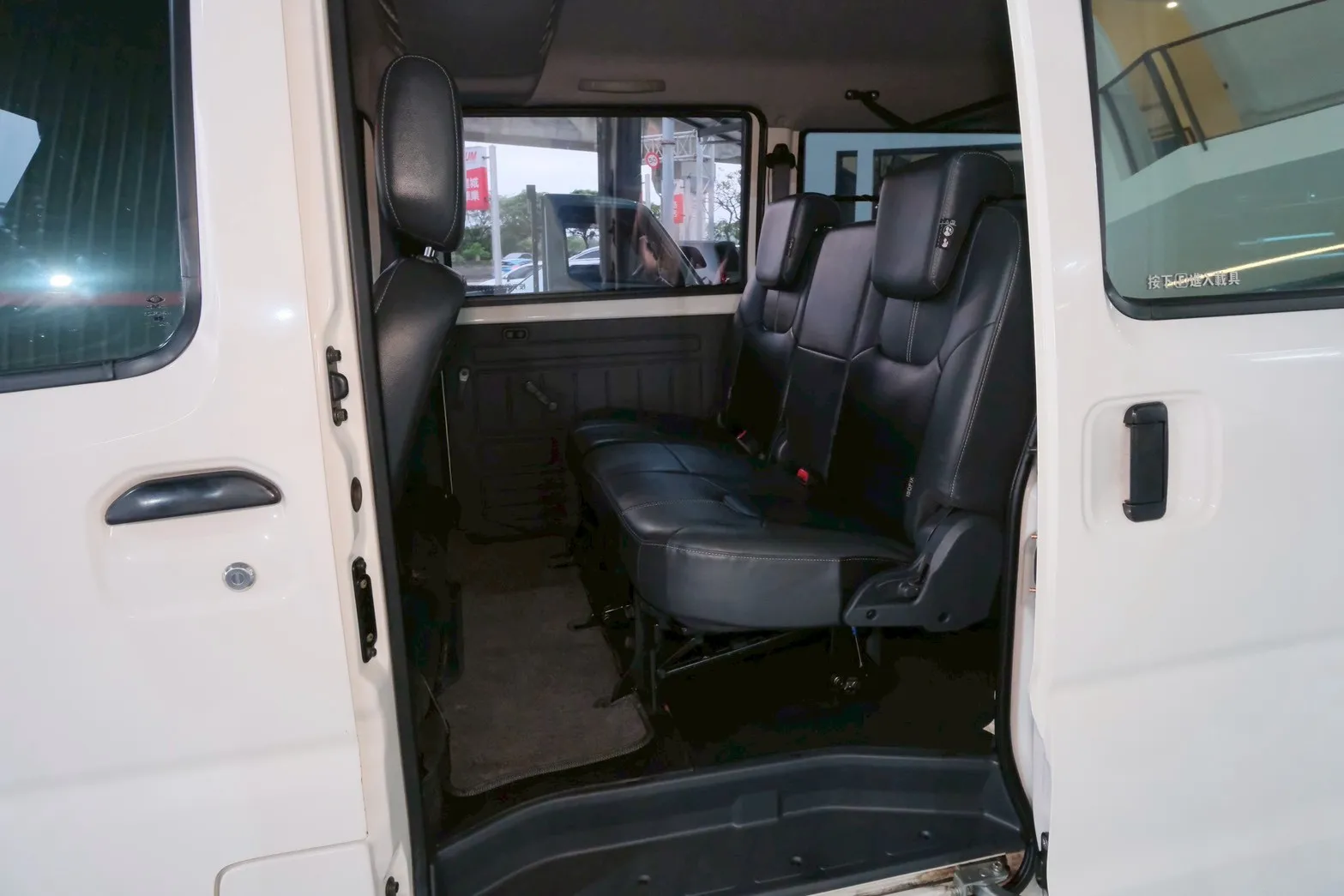 ⚪ 2023 CMC Veryca A180 自排 五人座 白色