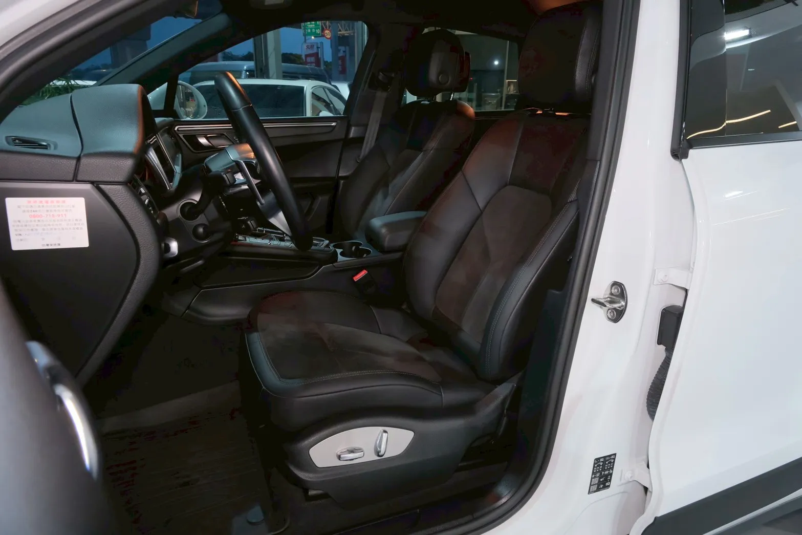 ⚪ 2020 Porsche Macan 2.0T 白色