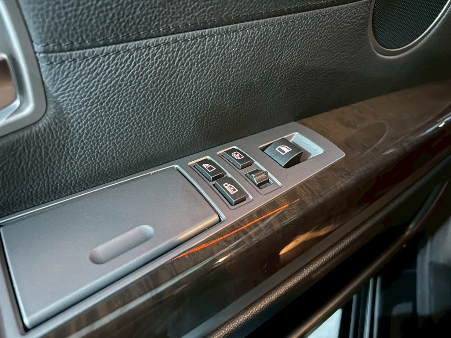 ⚪ 2006 BMW 7 Series 740Li 黑色