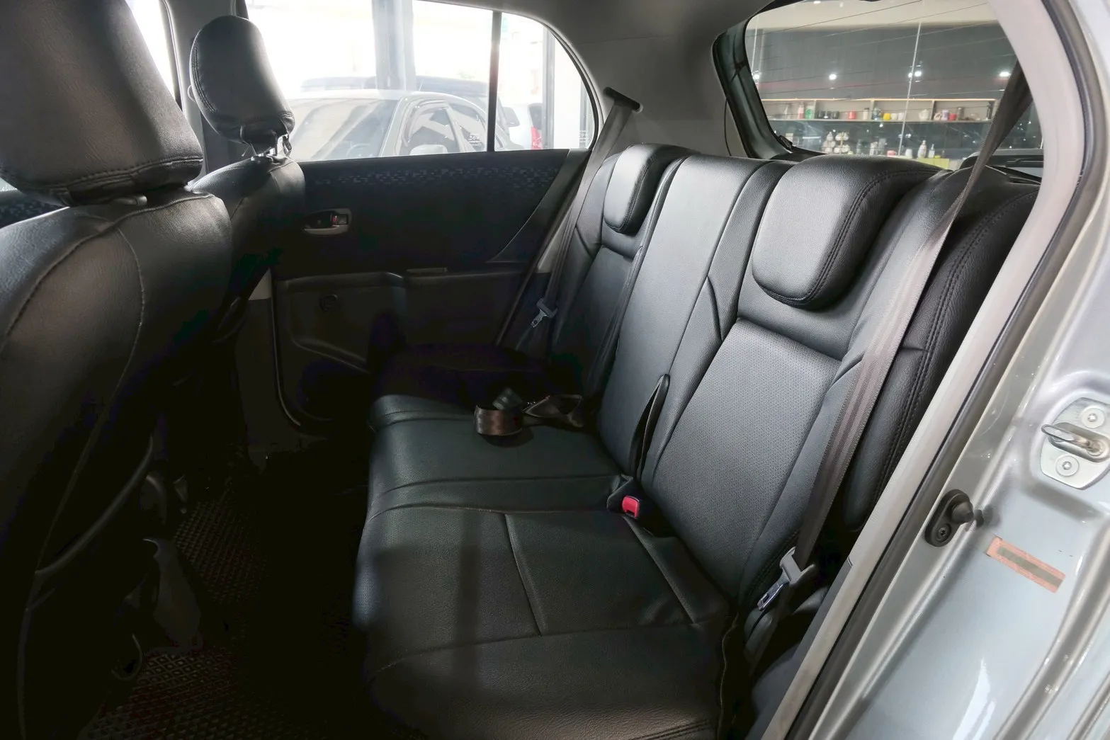 ⚪ 2010 Toyota Yaris 1.5G 灰色