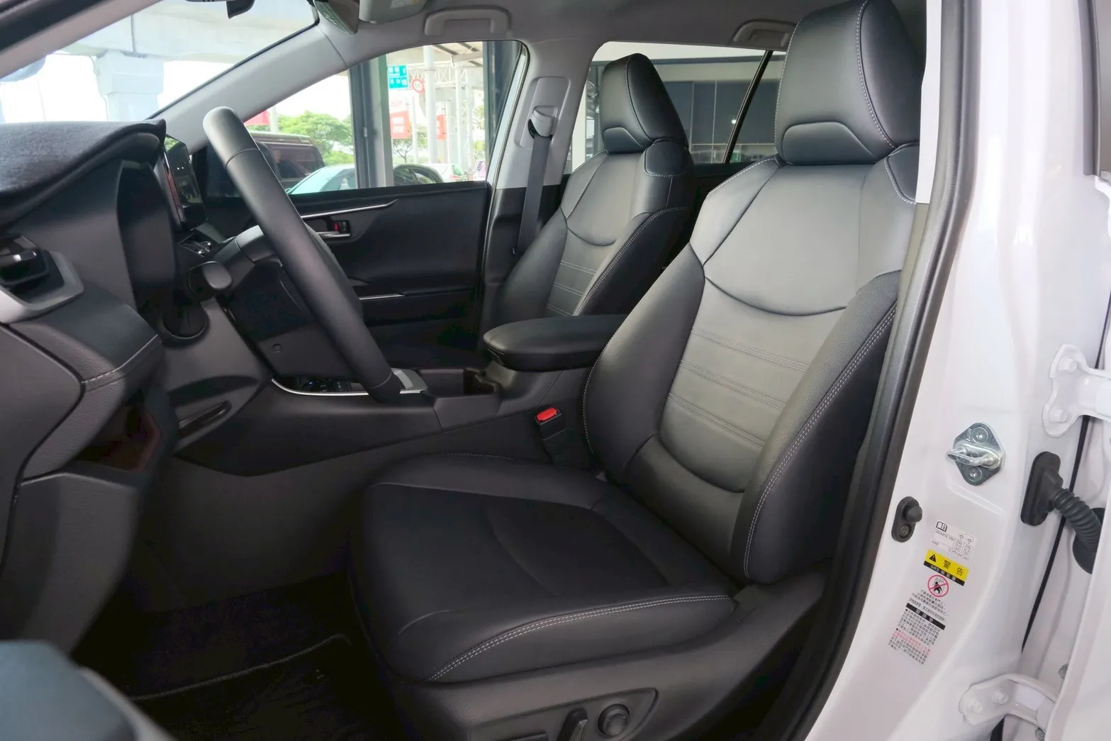 ⚪ 2024 Toyota RAV4 2.0 旗艦版 白色