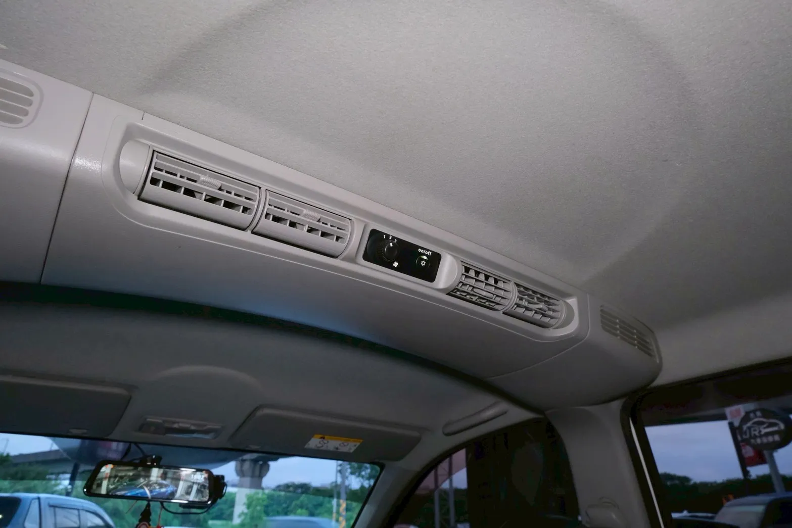 ⚪ 2022 Mitsubishi CMC Zinger 2.4 精緻型 白色
