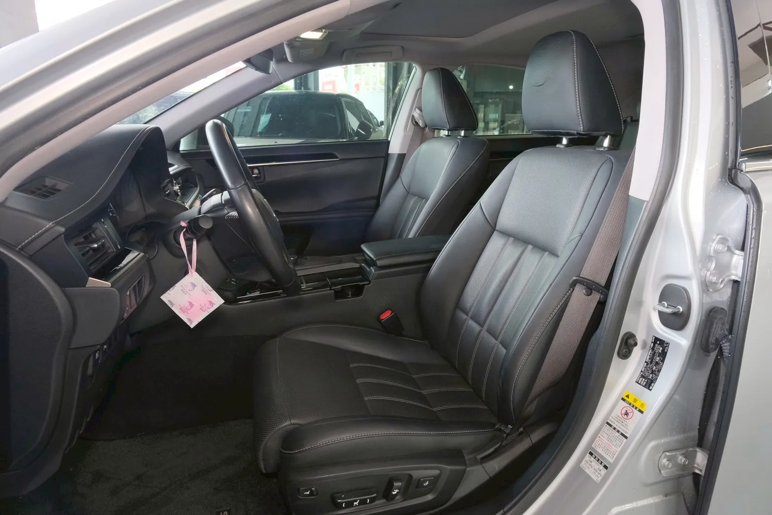 ⚪ 2016 Lexus ES200 豪華版 銀色