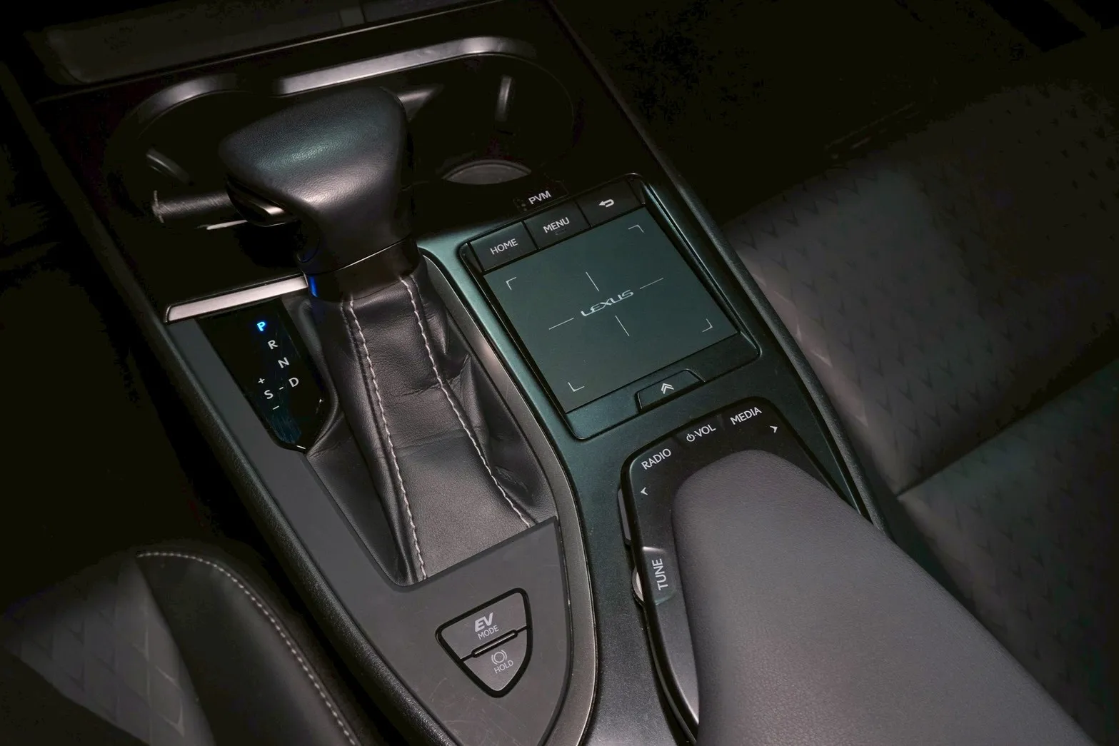 ⚪ 2020 Lexus UX 250h 豪華版 白色