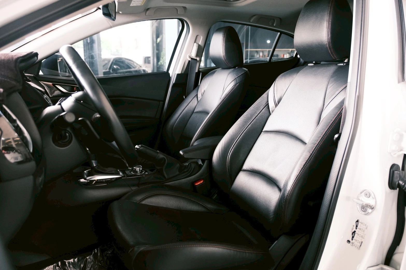 ⚪ 2016 Mazda3 5D 2.0 頂級型 白色