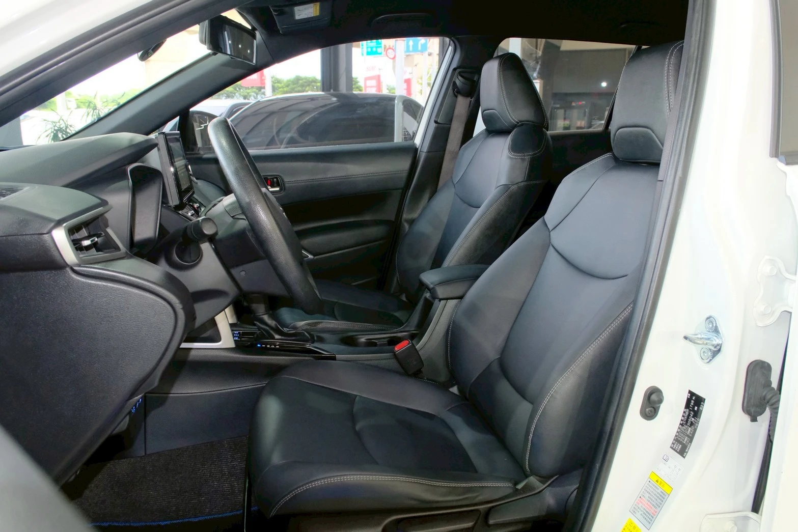 ⚪ 2021 Toyota Corolla Cross 1.8 HV 豪華版 白色