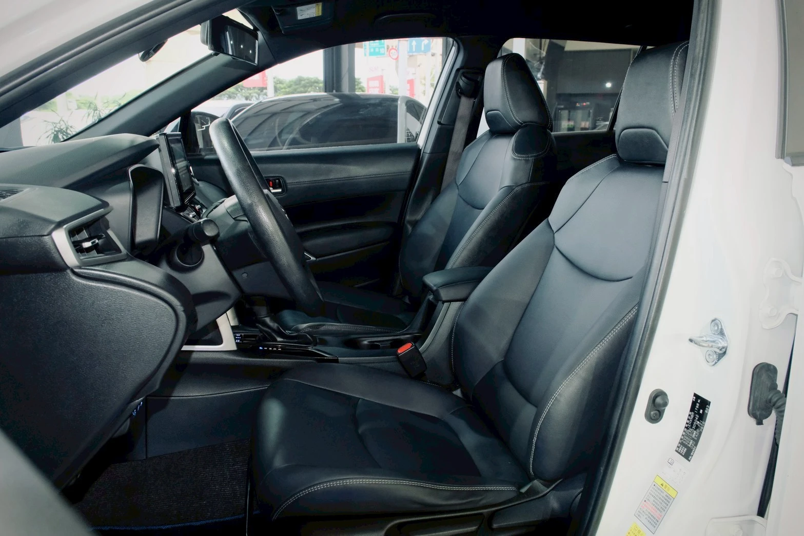 ⚪ 2021 Toyota Corolla Cross 1.8 HV 豪華版 白色