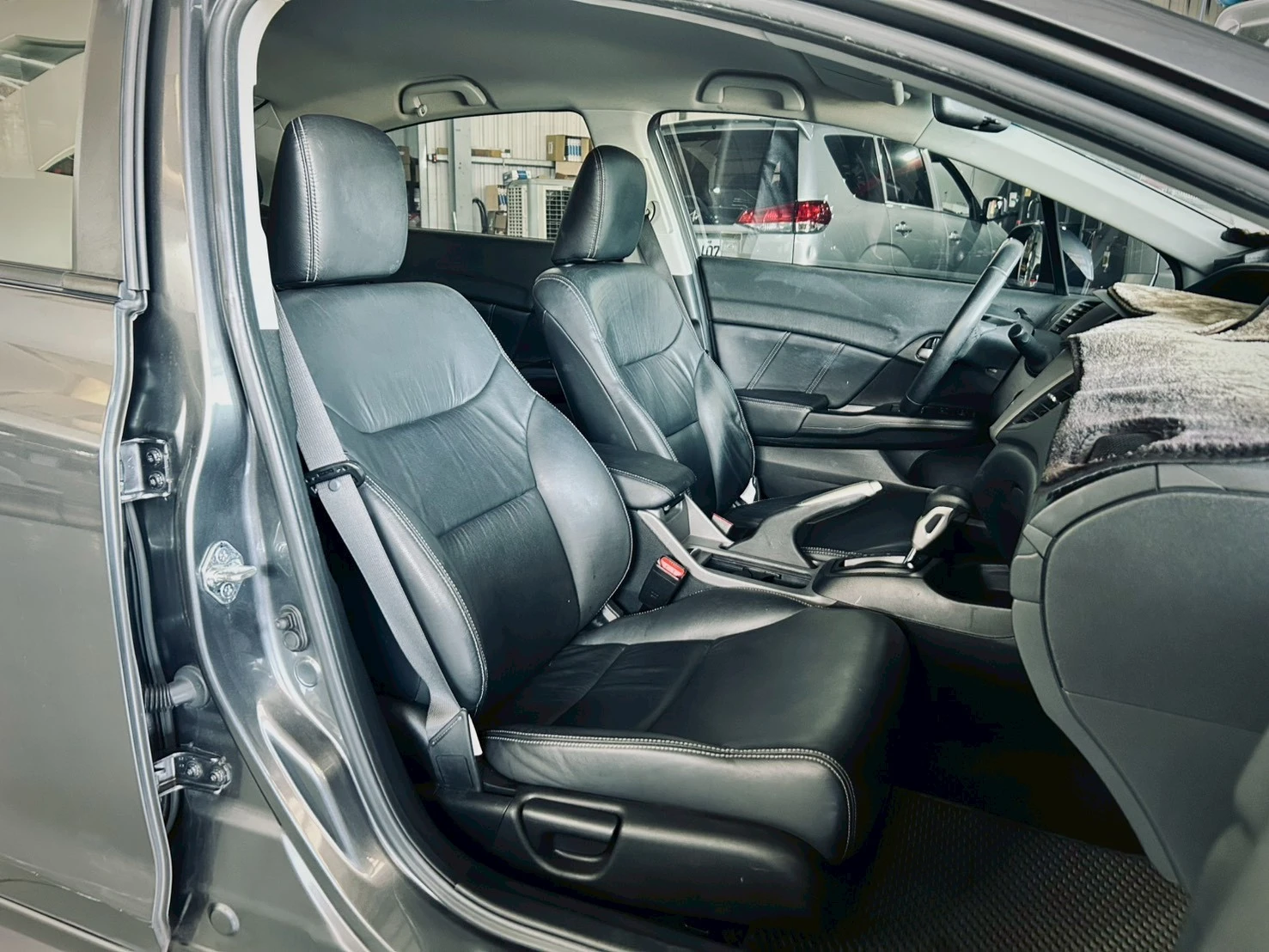 ⚪ 2013 Honda Civic 1.8 VTi 灰色