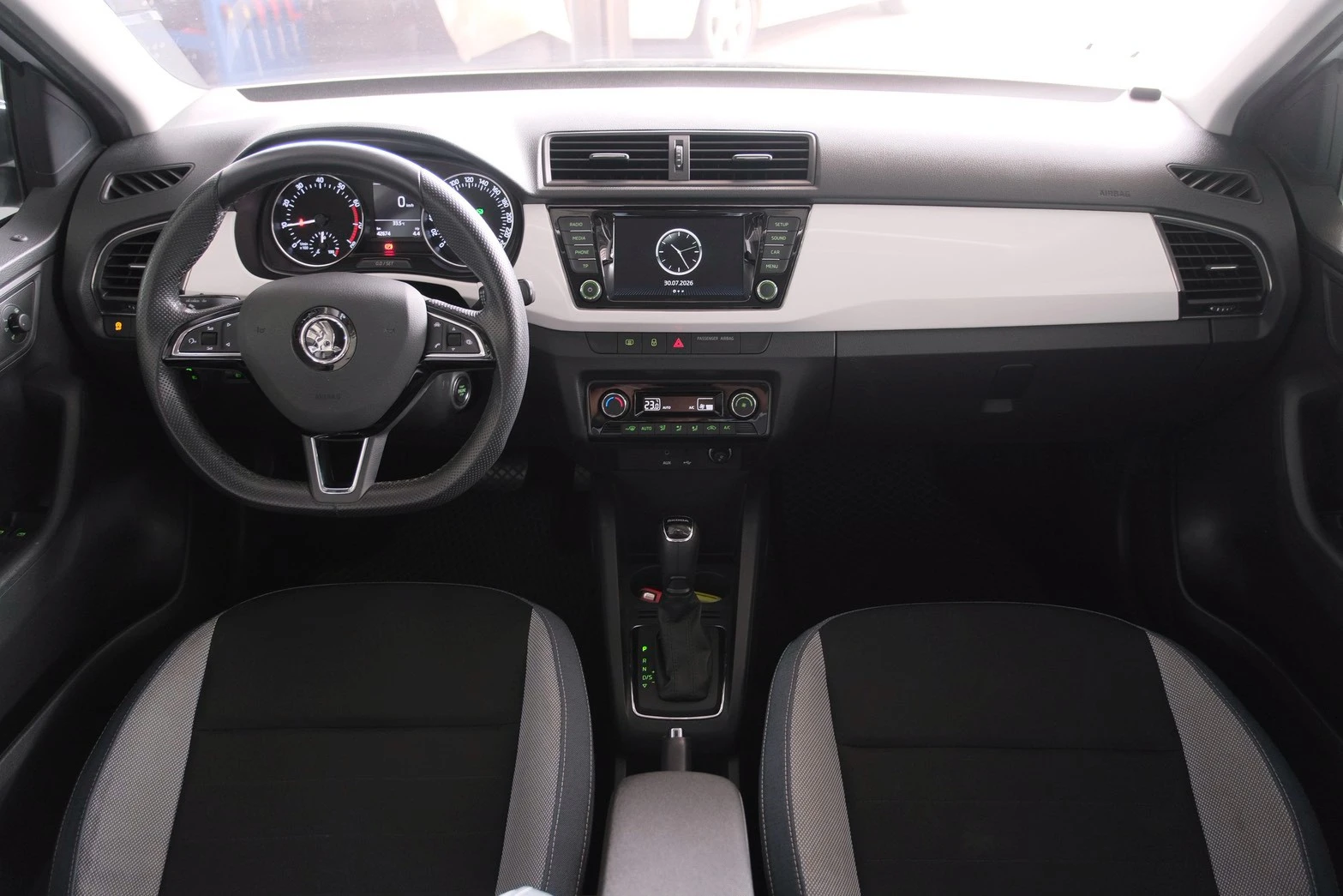 ⚪ 2018 Skoda Fabia 1.0 TSI 白色