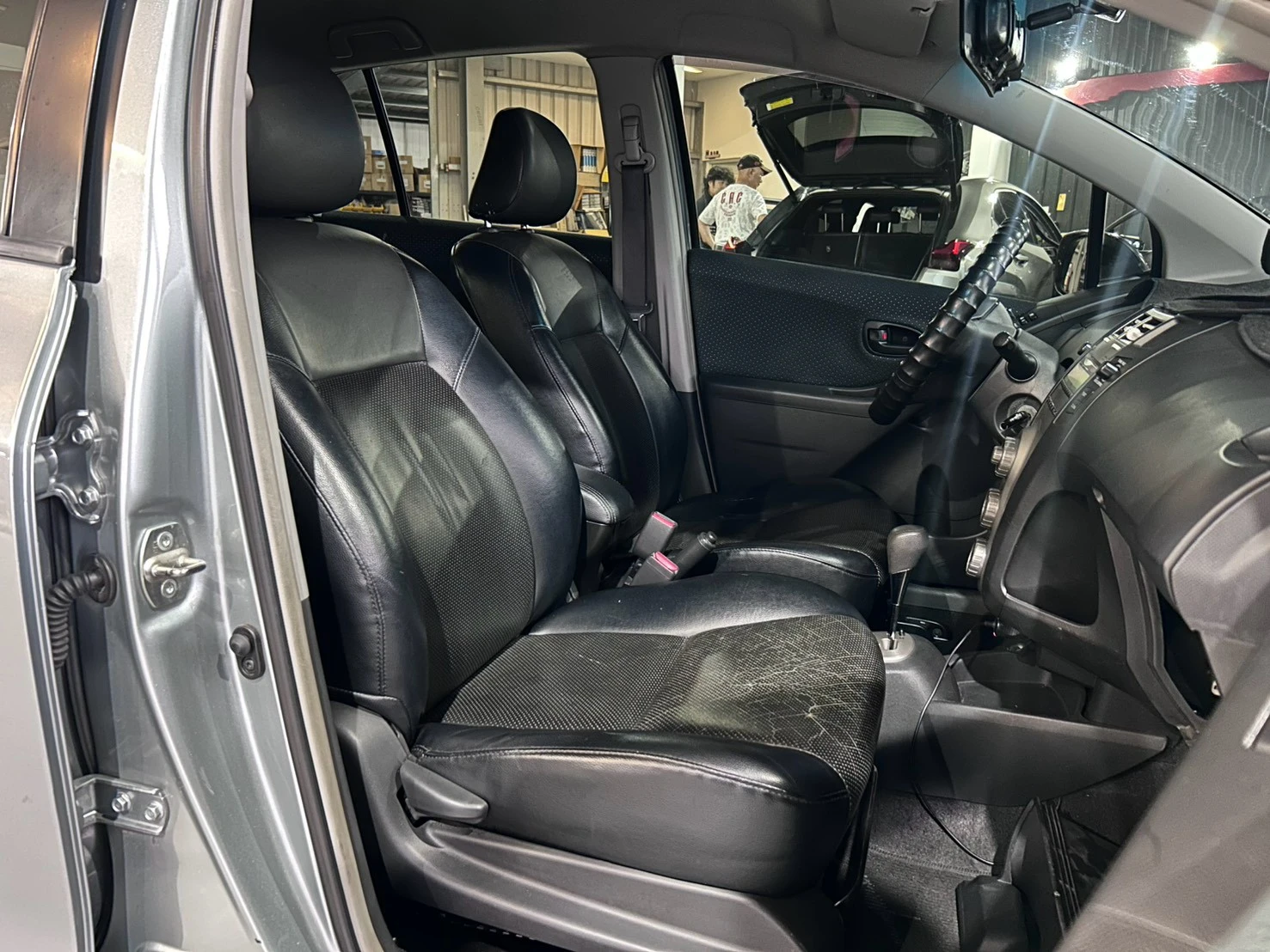 ⚪ 2011 Toyota Yaris 1.5 E 灰色